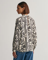 Blusa de gola alta com estampado de renda