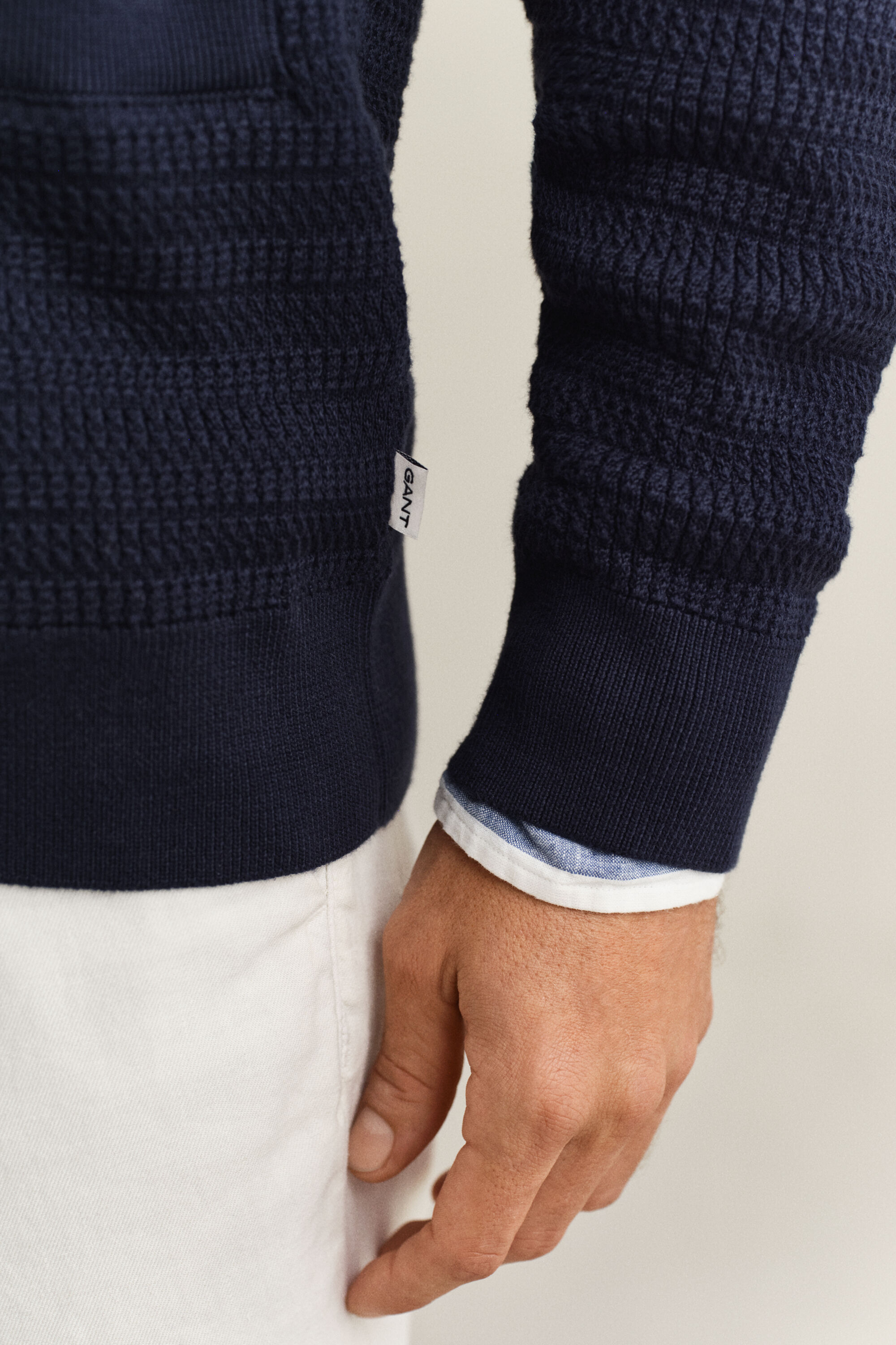 Casaco de malha entrançada com colarinho largo estilo xaile