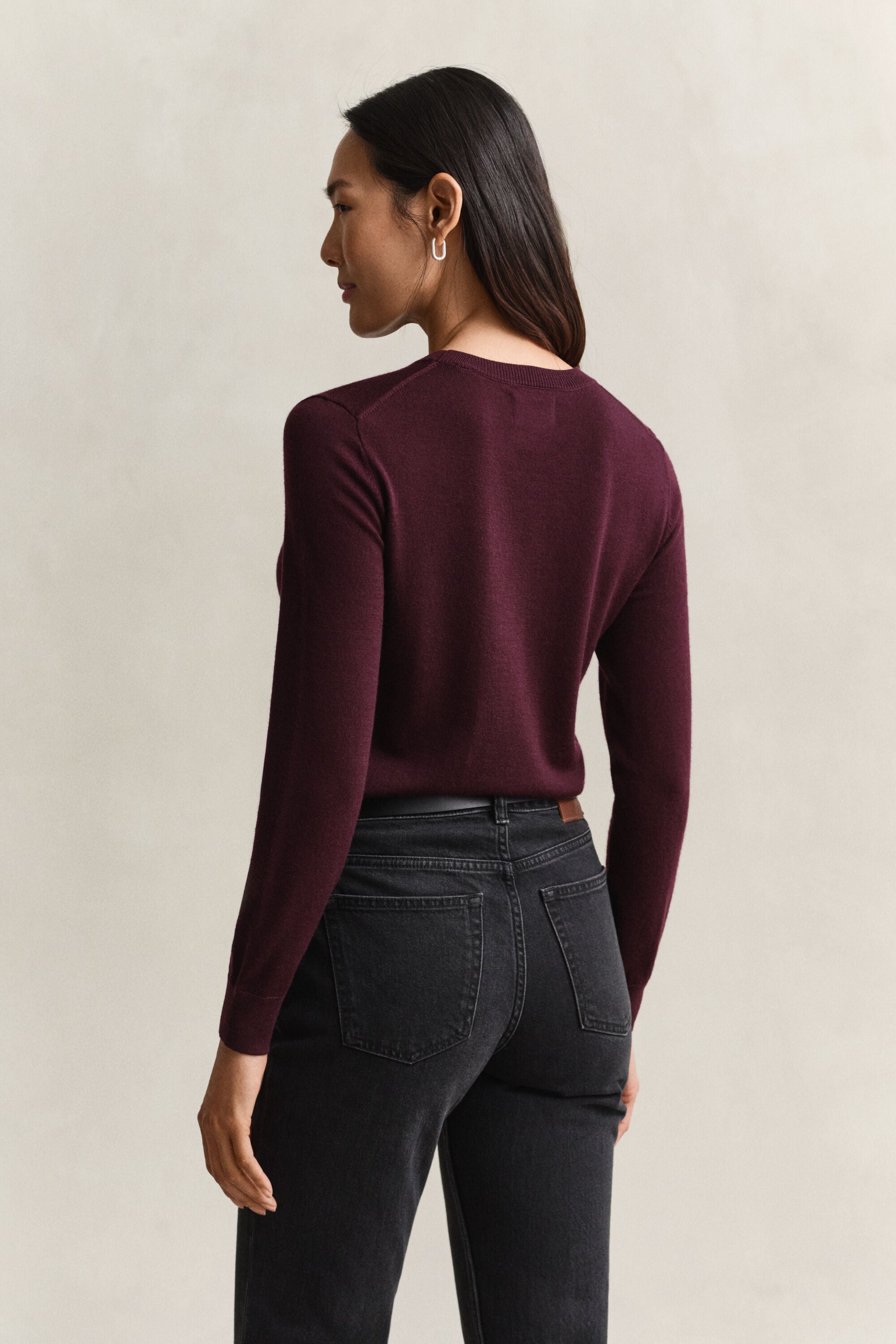 Camisola de malha com decote redondo em lã de merino extrafina