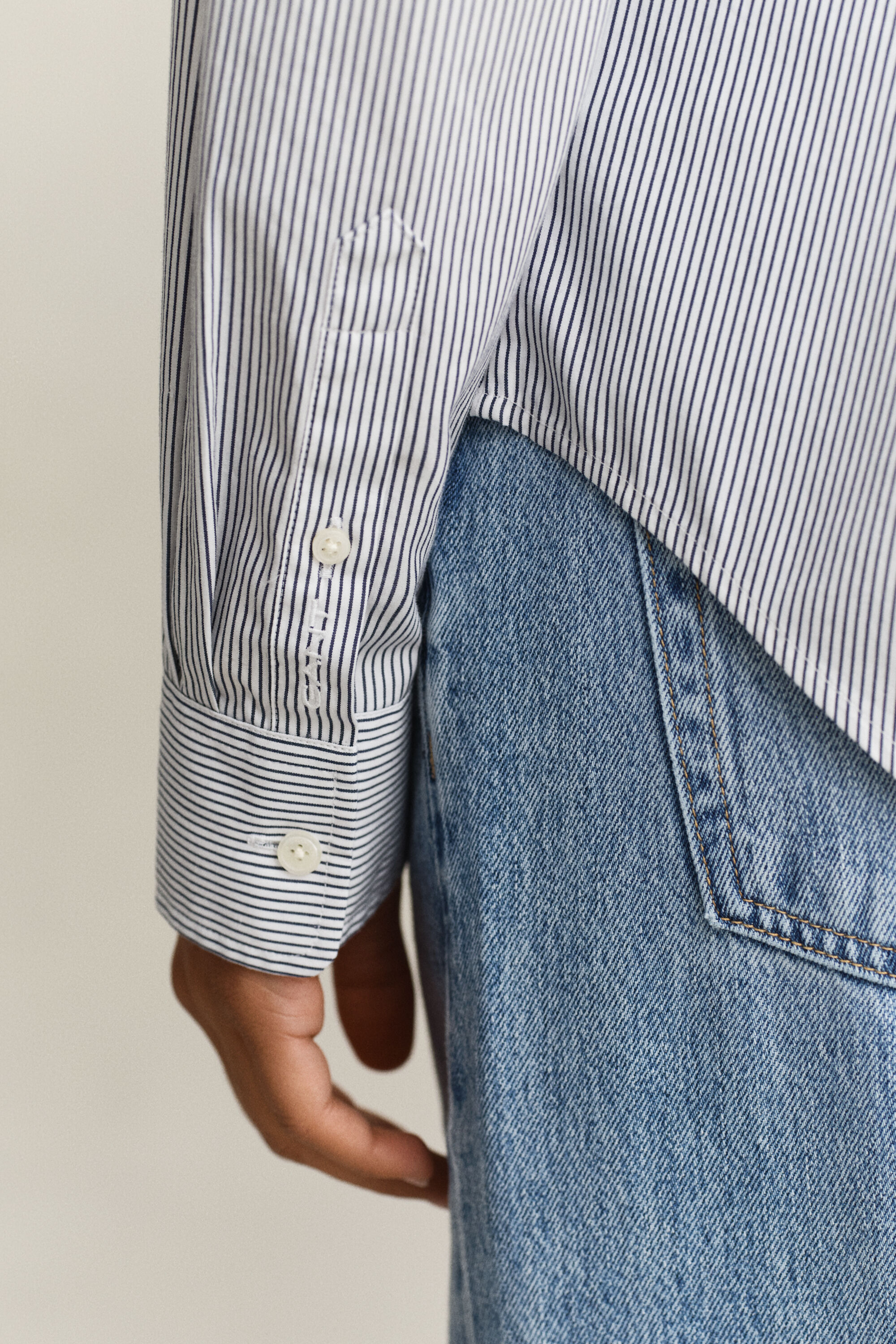 Camisa em algodão às riscas com folhos