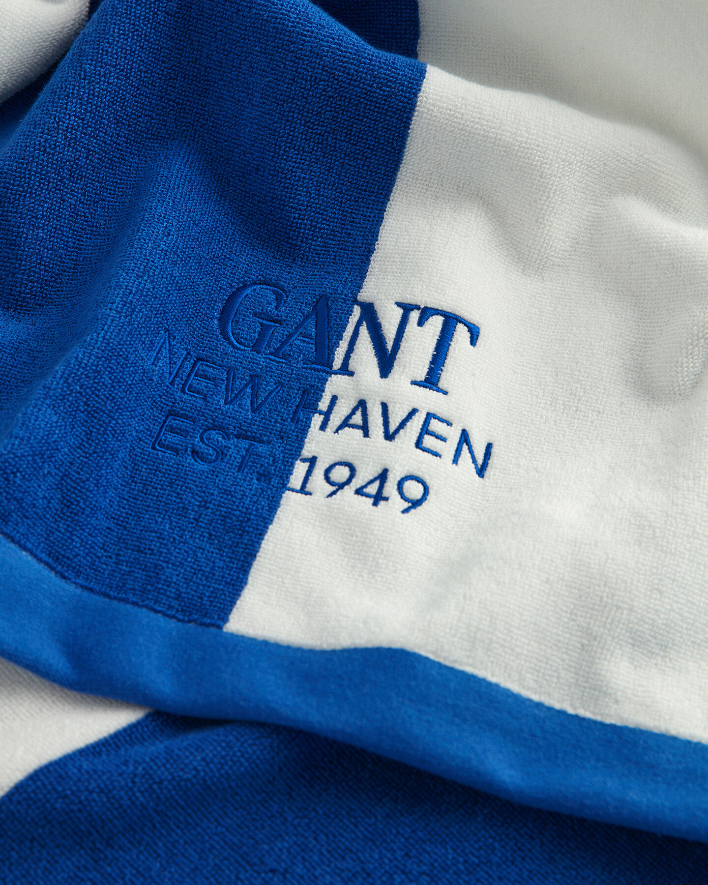 Toalha de praia às riscas arrojadas