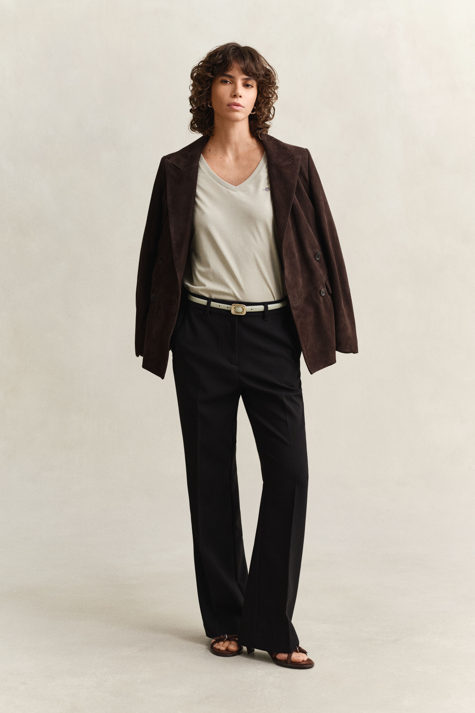 T-shirt com decote em V Shield