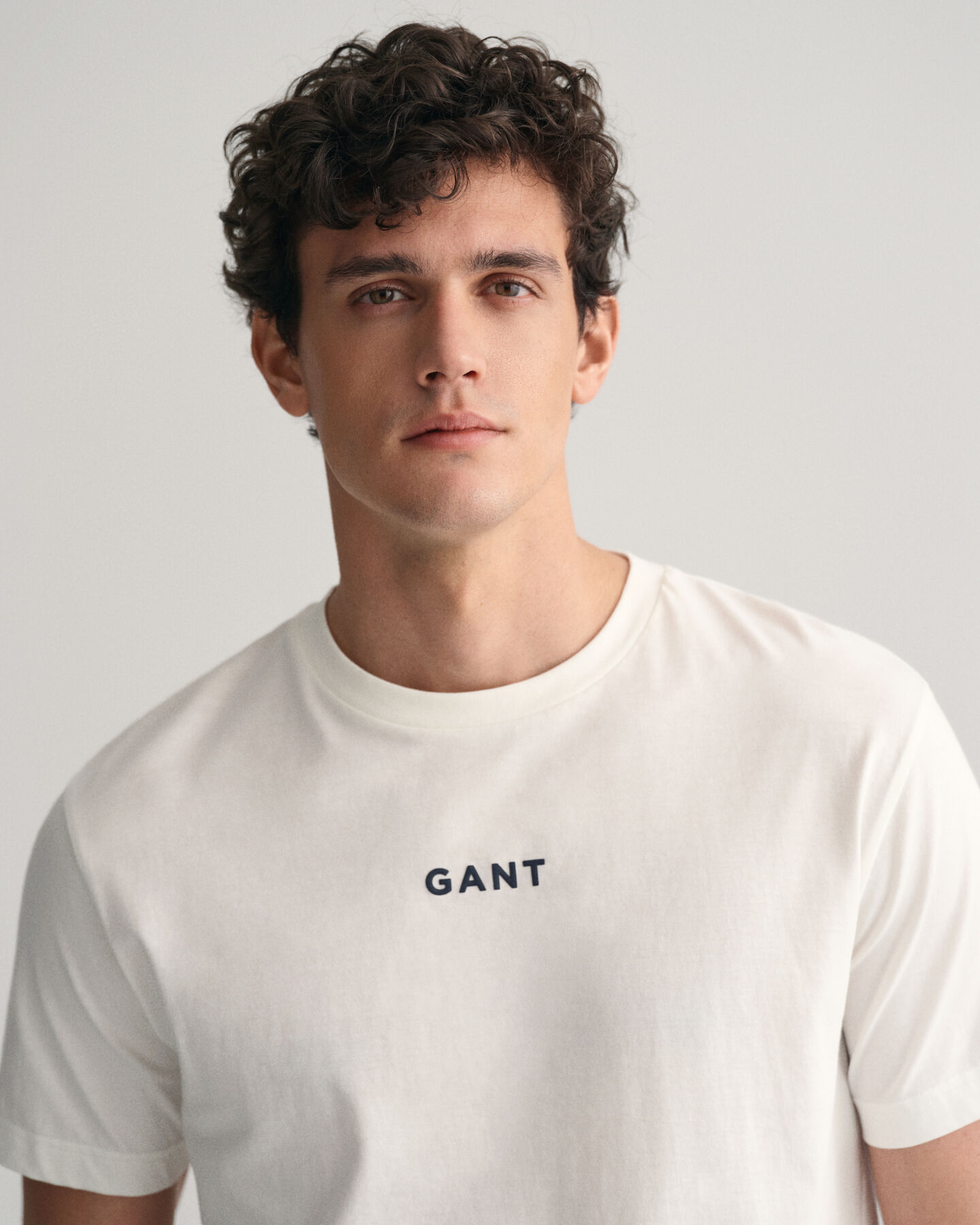 T-shirt com pequeno log&oacute;tipo GANT Contrast