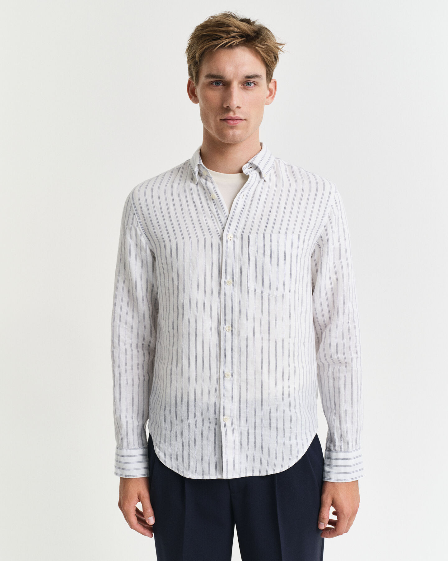 Camisa de linho &agrave;s riscas regular fit