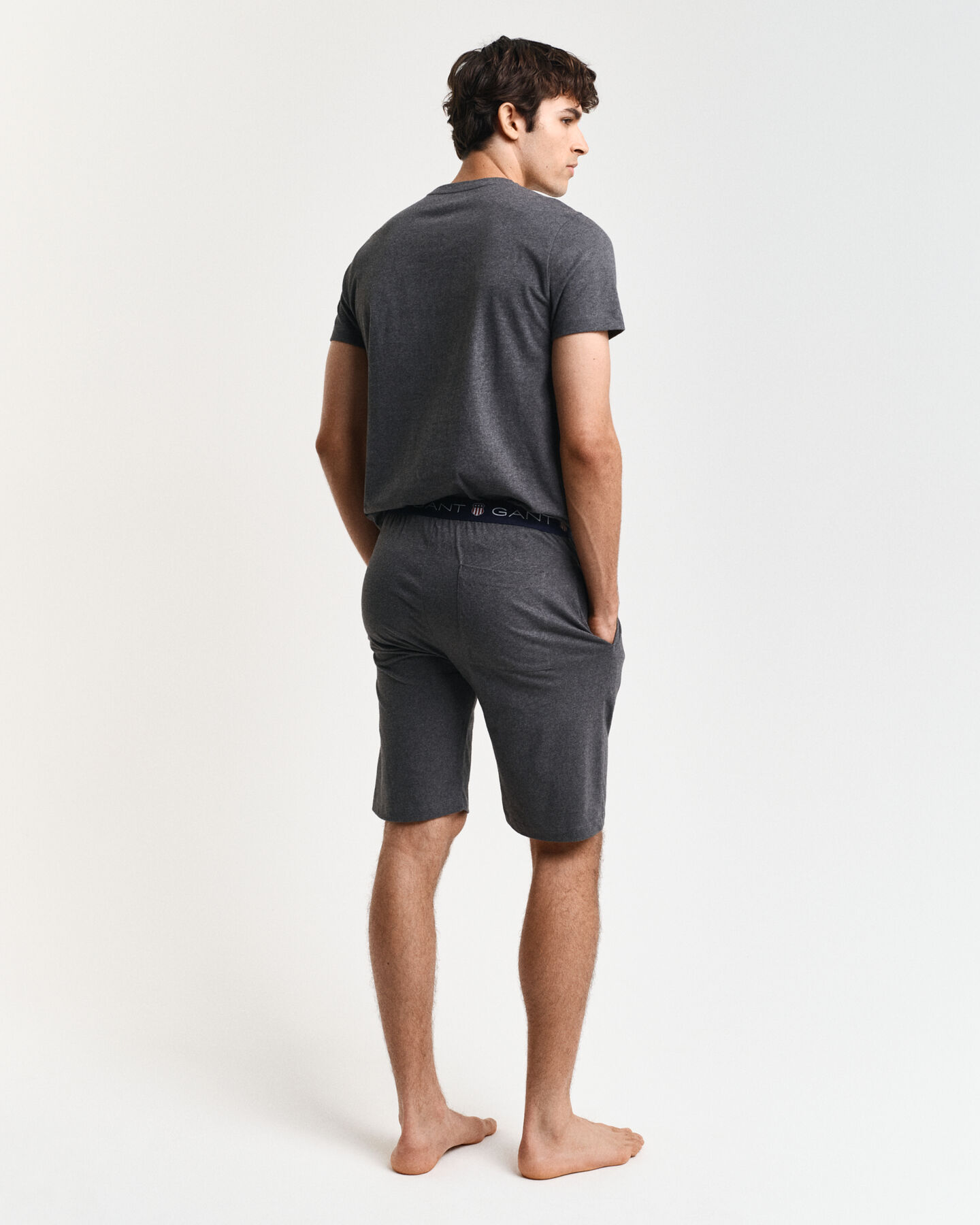 Pijama com cal&ccedil;&otilde;es e t-shirt