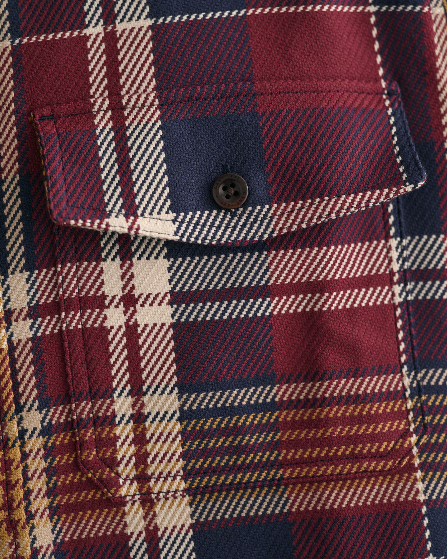 Sobrecamisa em sarja resistente com padrão de xadrez