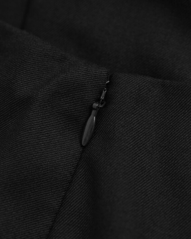 Saia lápis em mistura de lã com comprimento médio