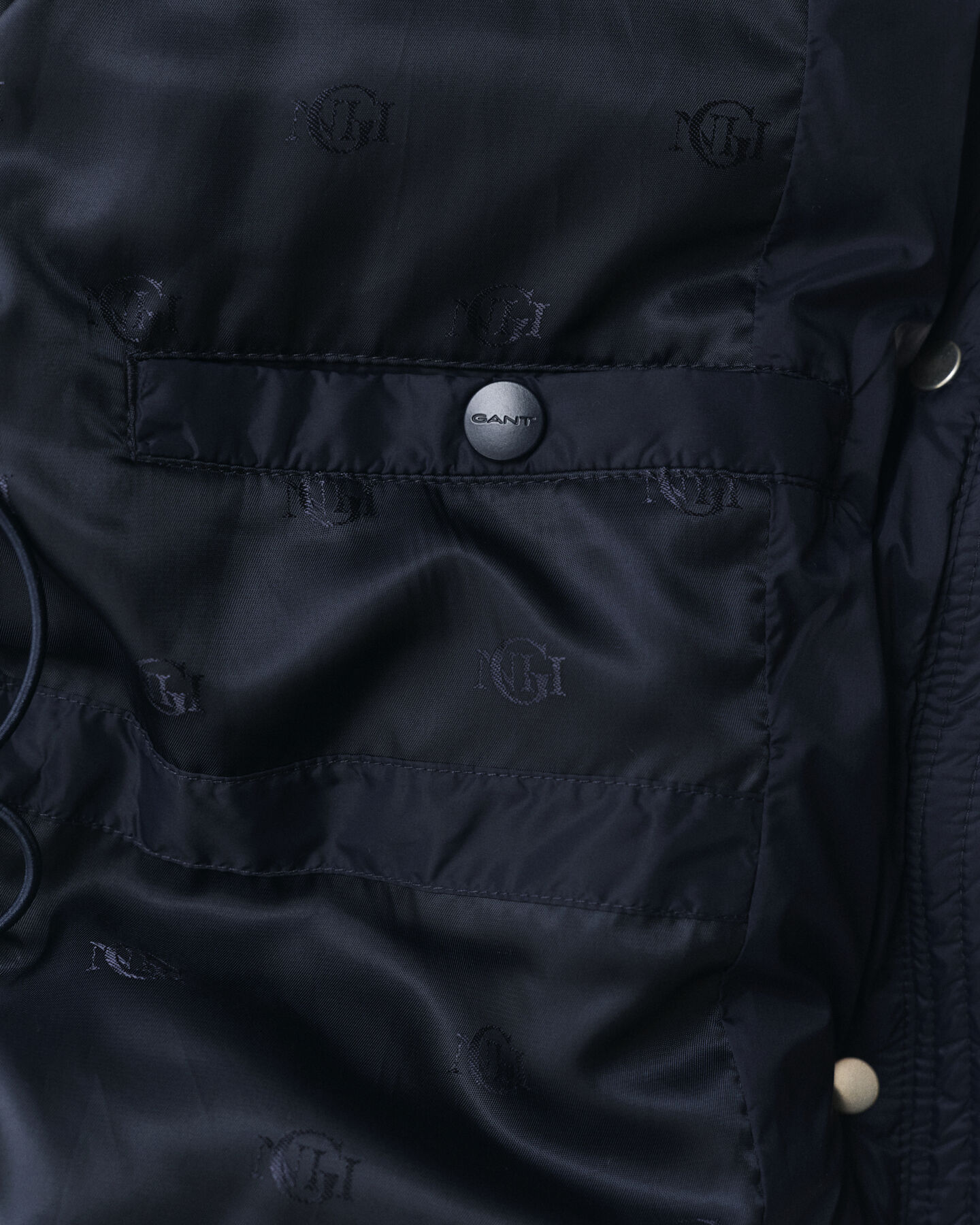 Blusão de penas com comprimento médio