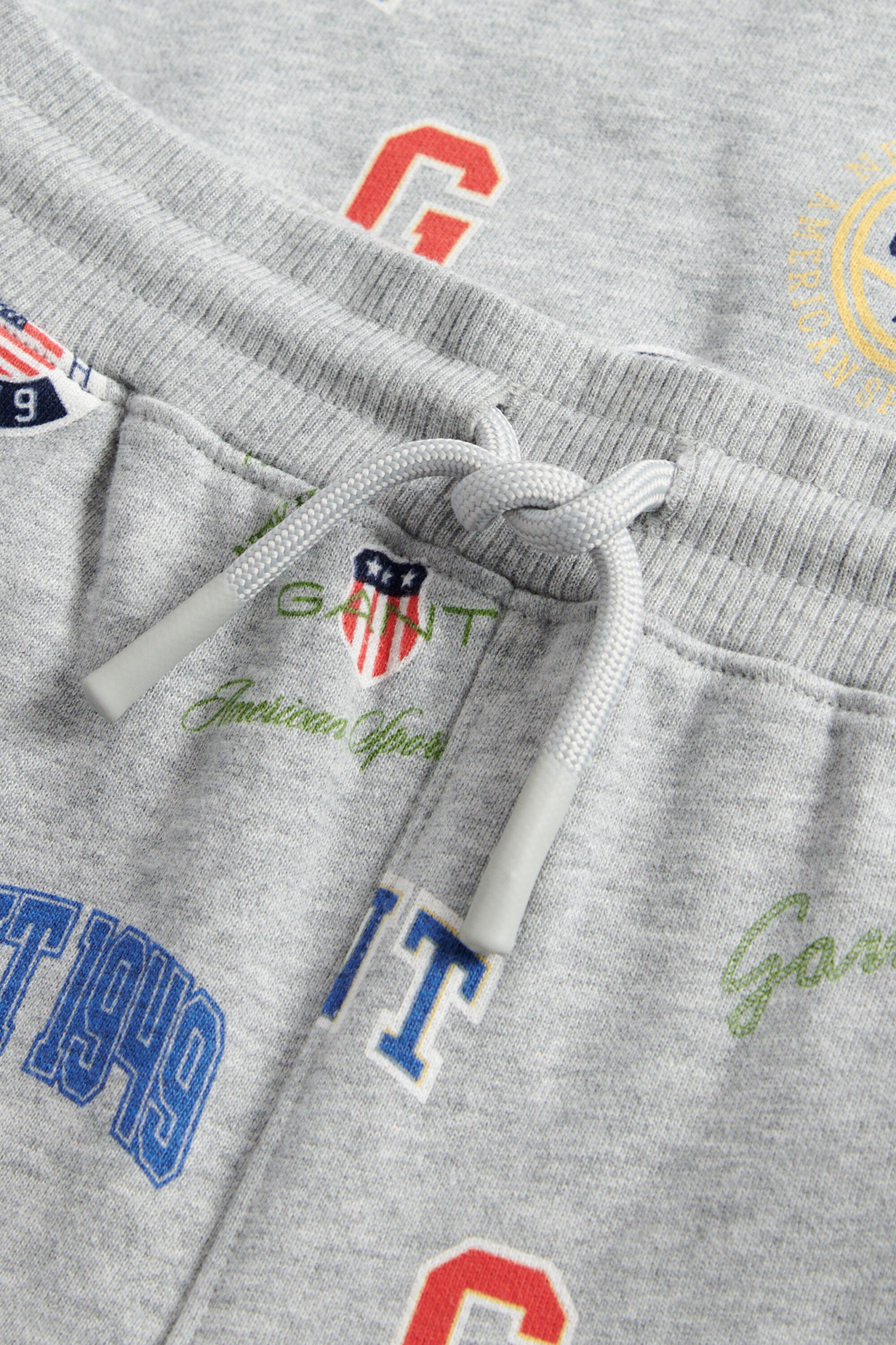 Conjunto de sweatshirt e calções desportivos com estampado Boys