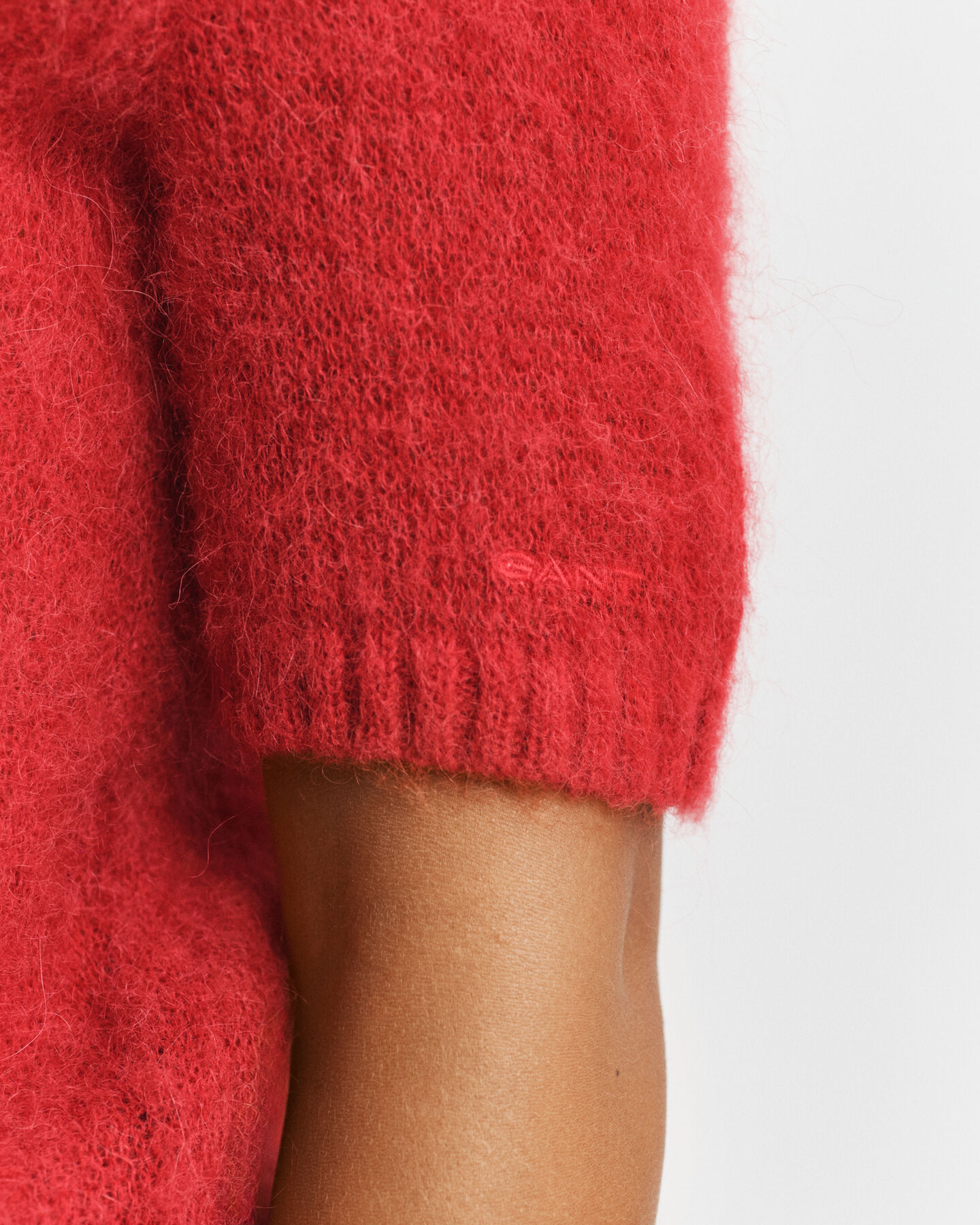 Camisola de malha com decote redondo e manga curta em mistura de mohair