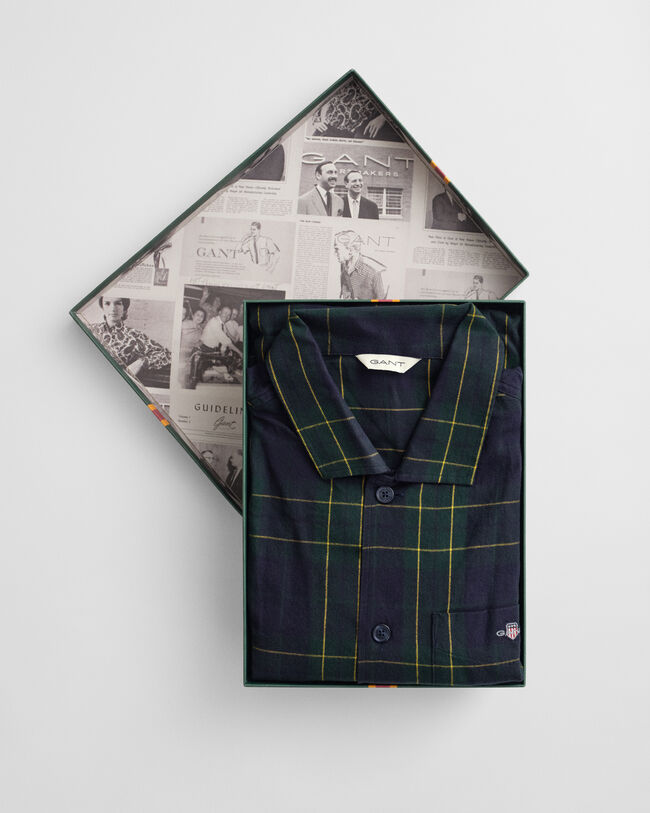 Caixa de presente com pijama em flanela com padrão de xadrez