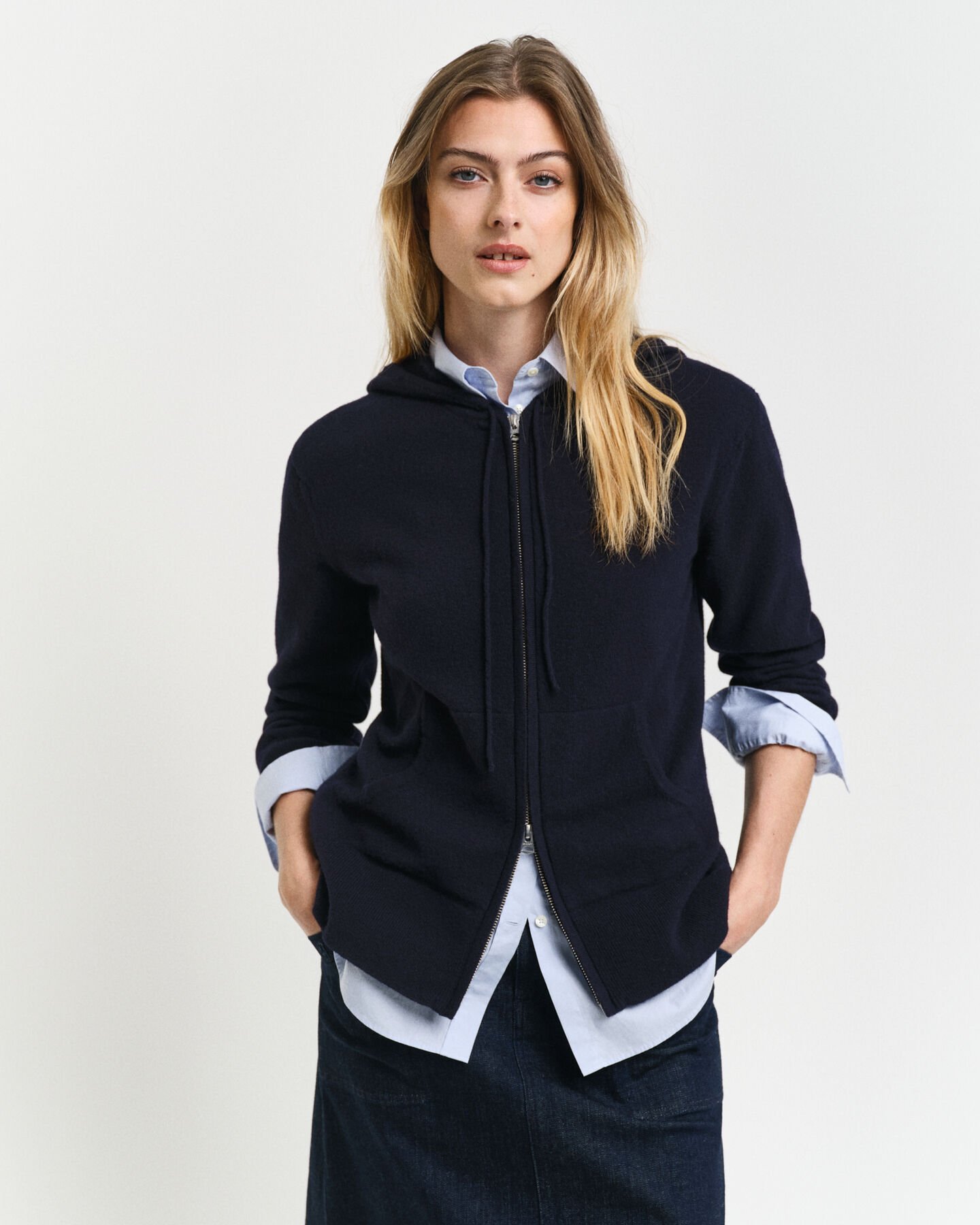 Sweatshirt com capuz e fecho em lã extrafina