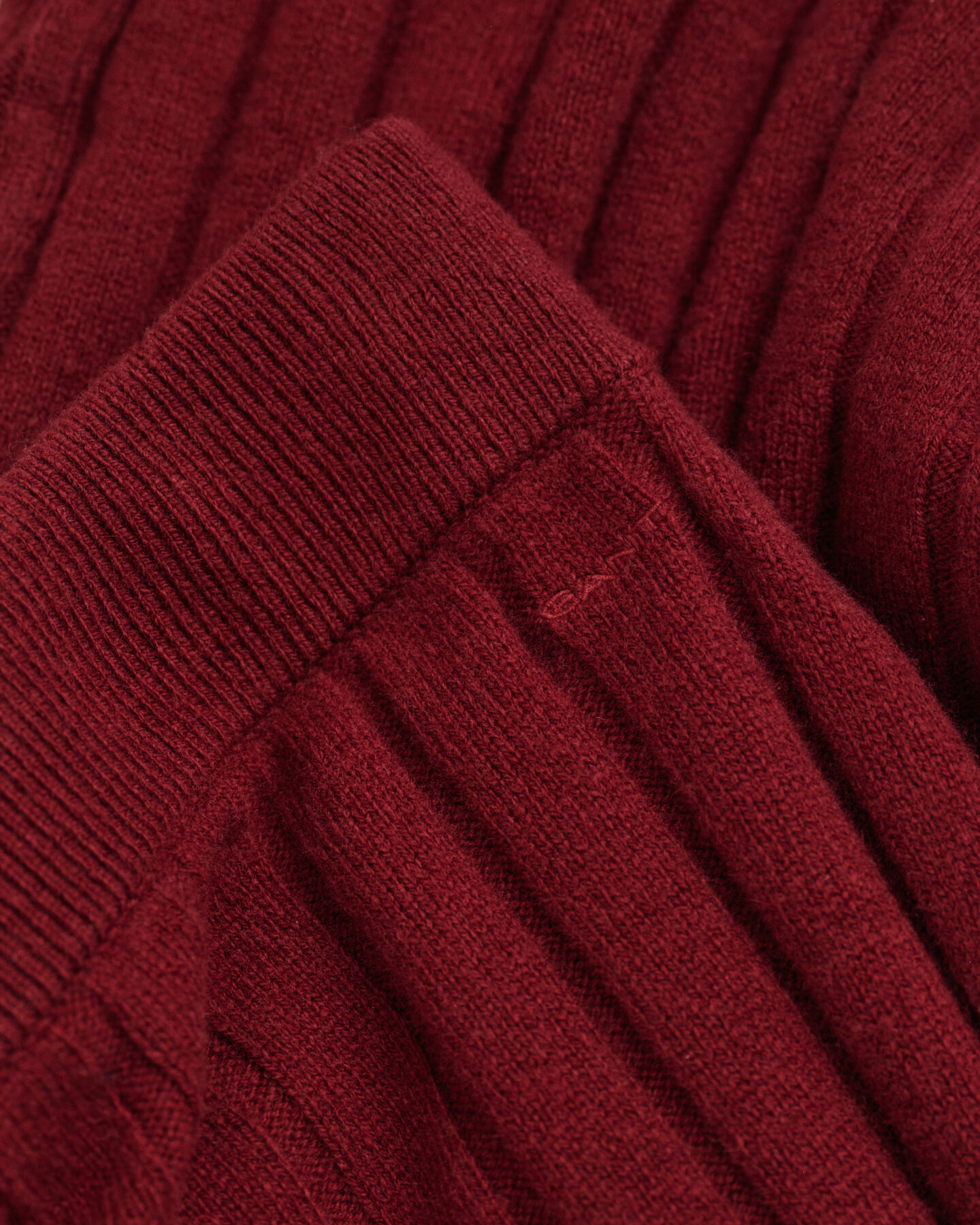 Saia em lã com canelado largo