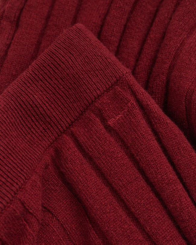 Saia em lã com canelado largo