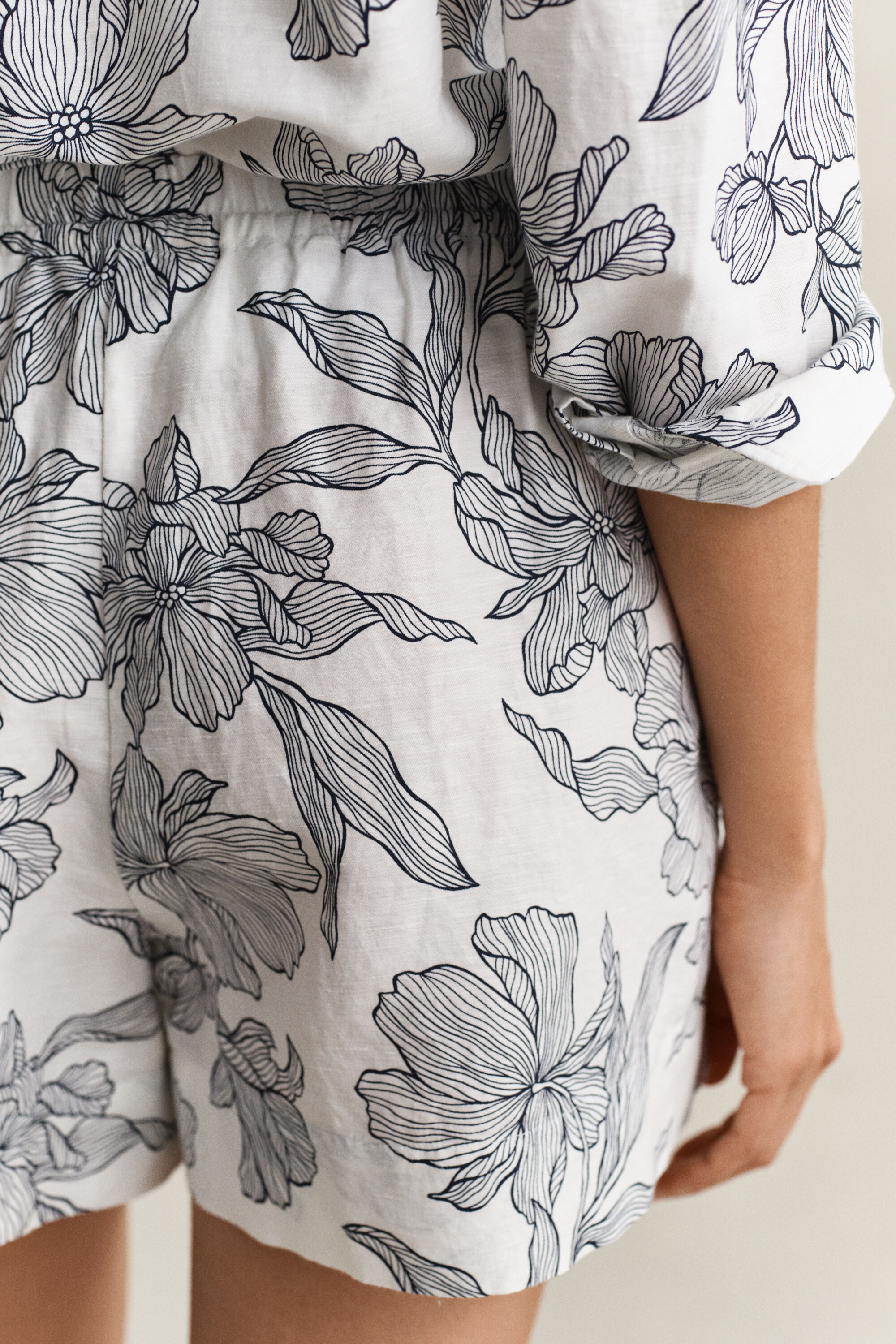 Calções em linho Floral