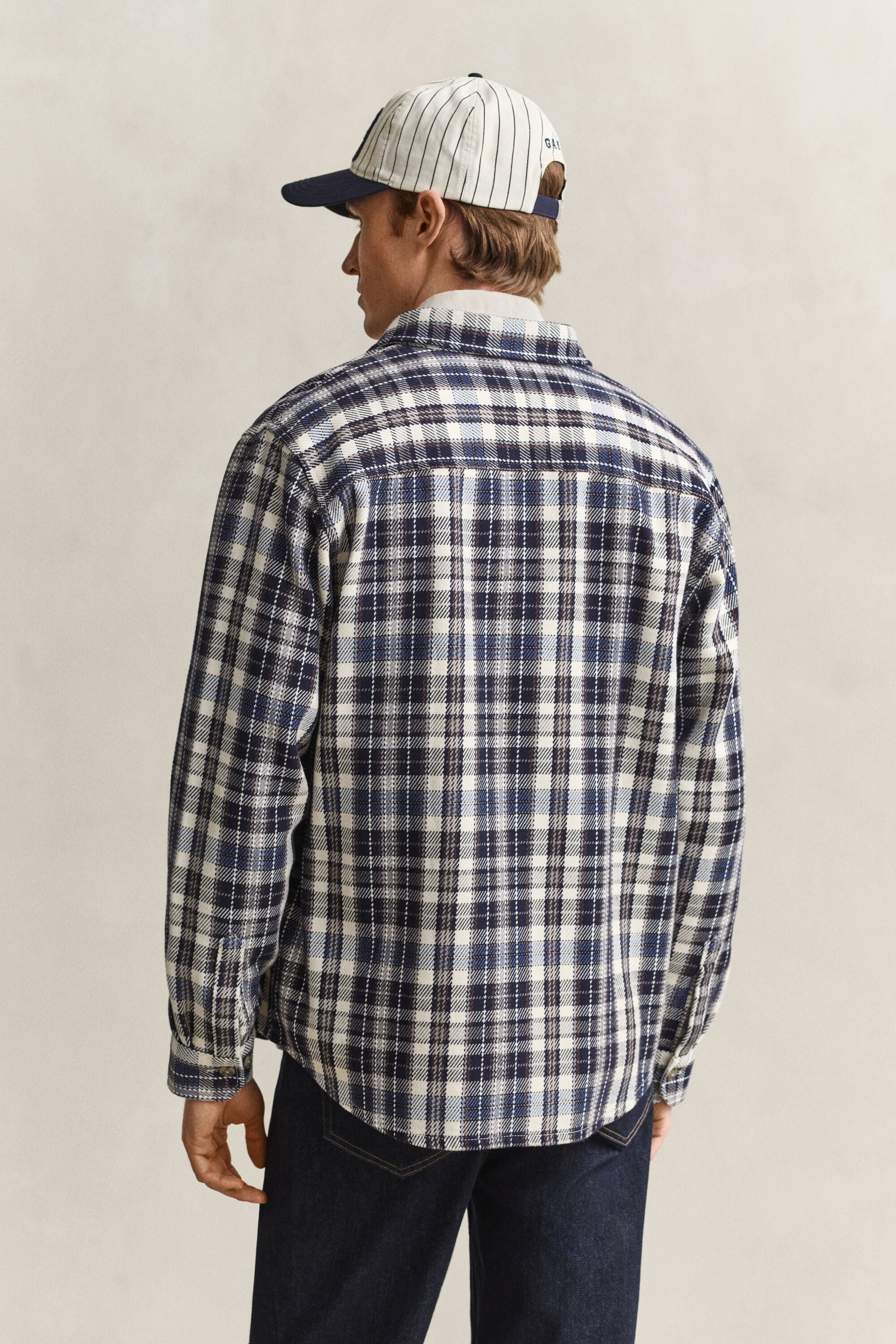 Sobrecamisa em sarja com padrão de xadrez