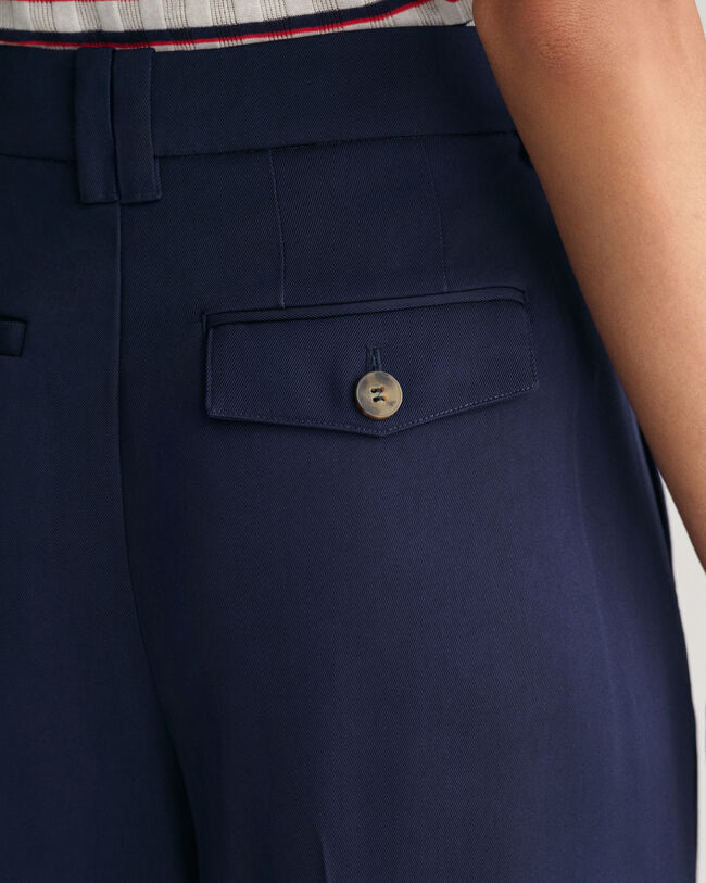 Calças chino com perna larga e cintura descida loose fit