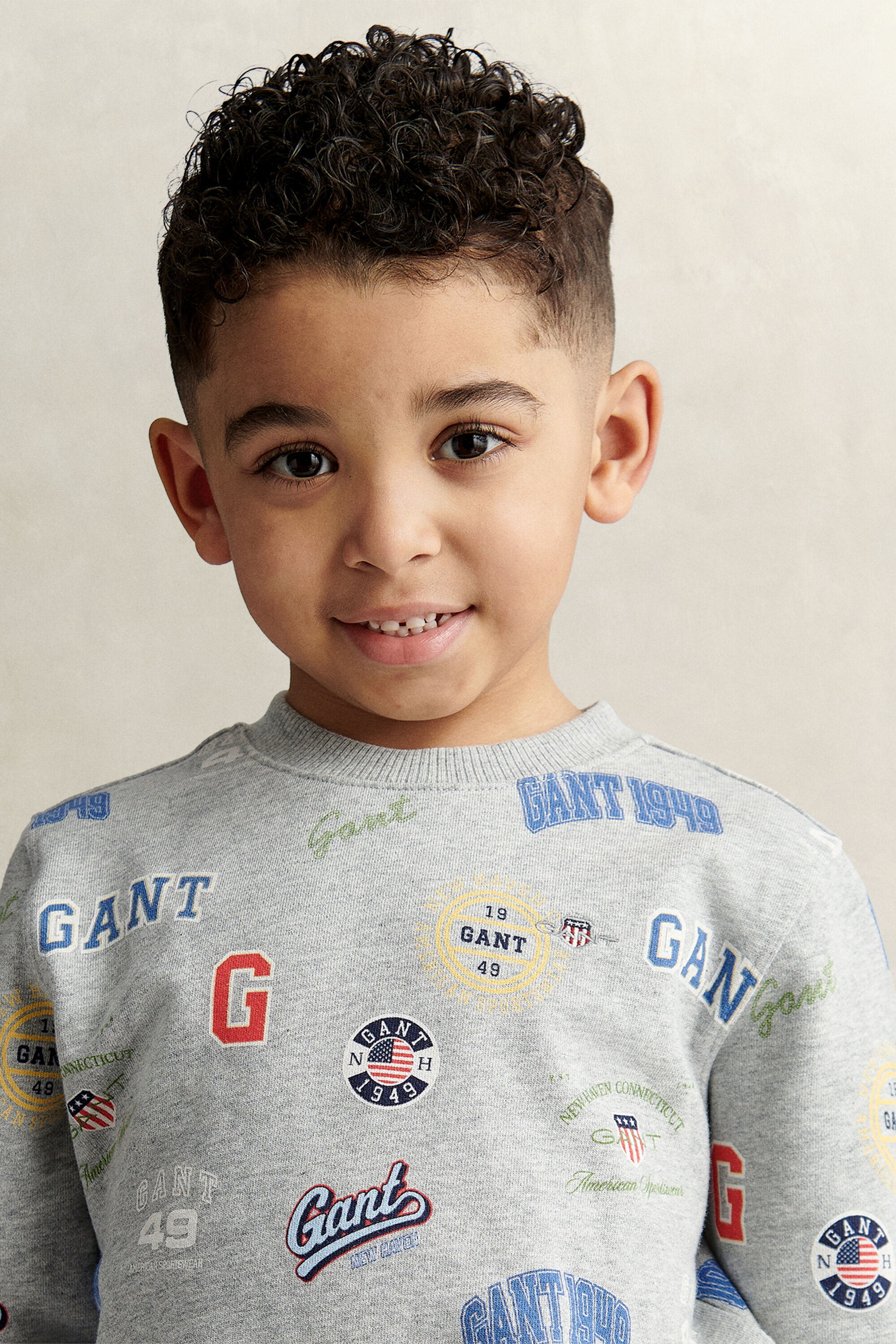 Conjunto de sweatshirt e calções desportivos com estampado Boys