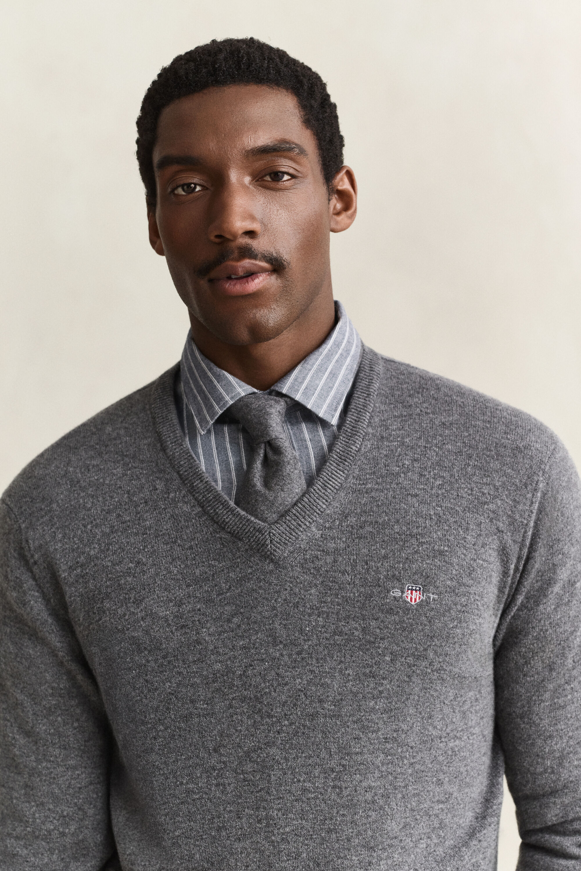 Pullover com decote em V em lã