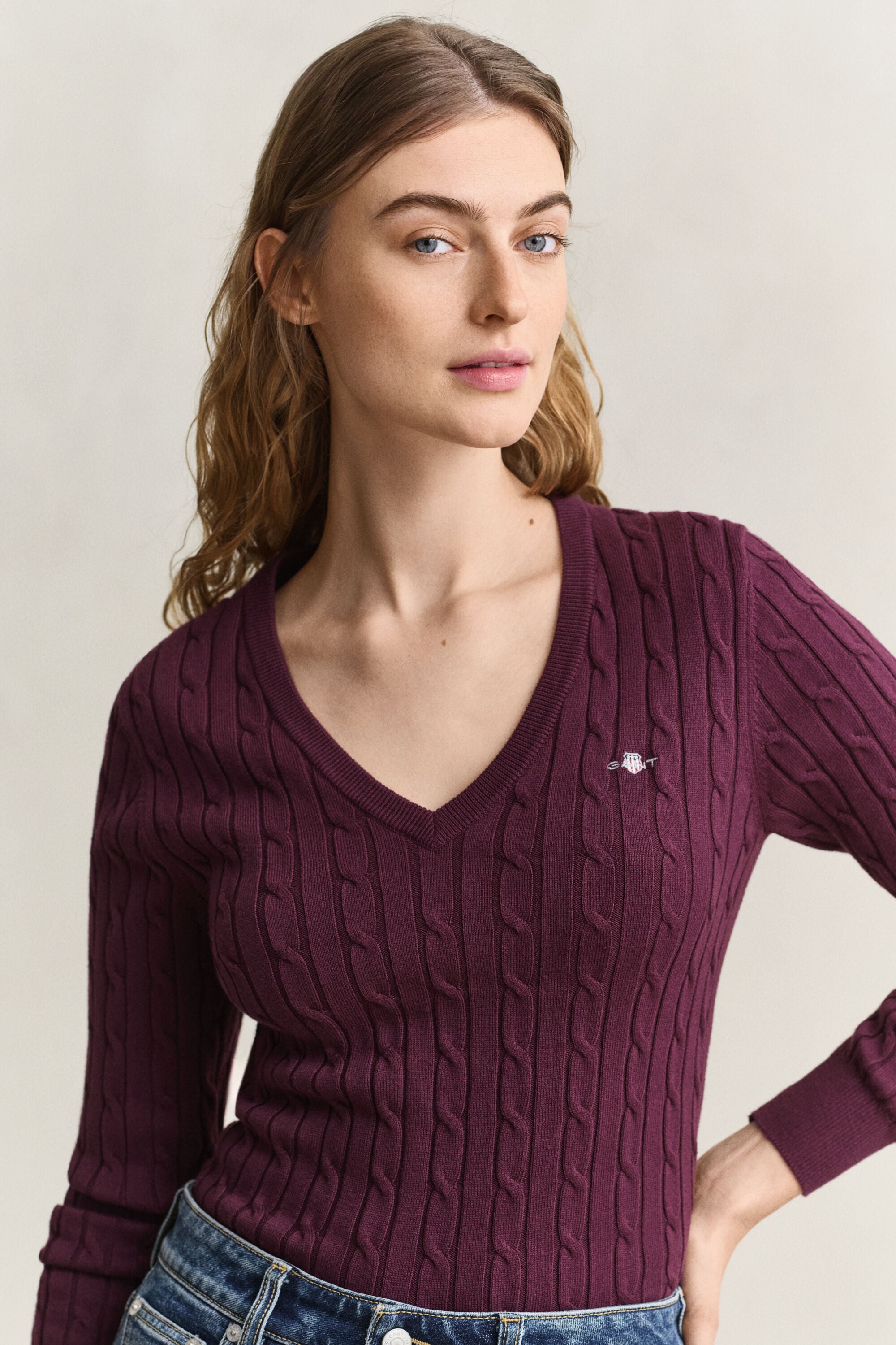 Camisola de malha entrançada com decote em V em algodão com elastano