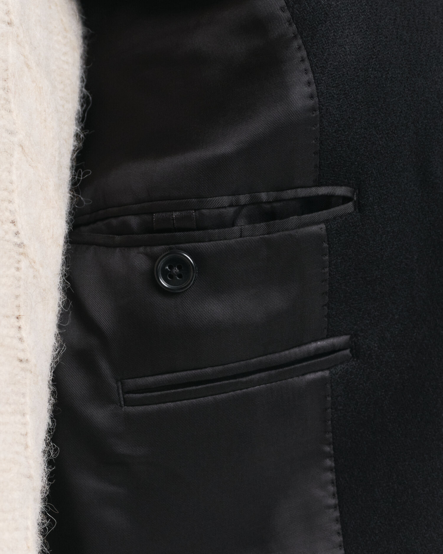 Sobretudo clássico em lã