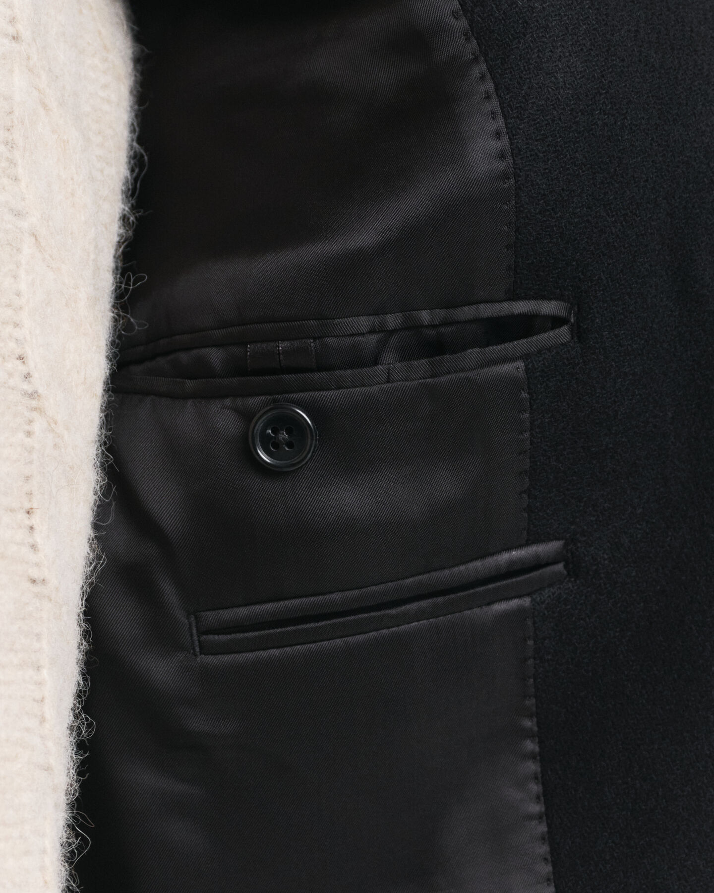 Sobretudo clássico em lã