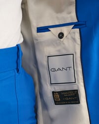 Blazer cintado com ombros largos