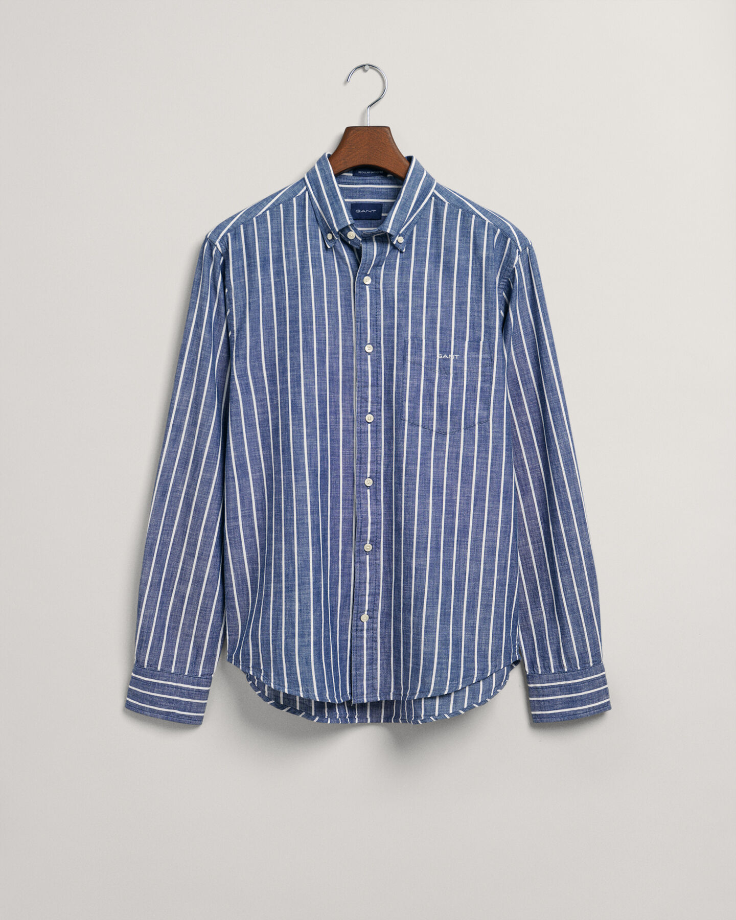 Camisa em chambray às riscas regular fit