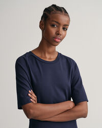 Vestido com decote redondo de manga curta evas&ecirc;