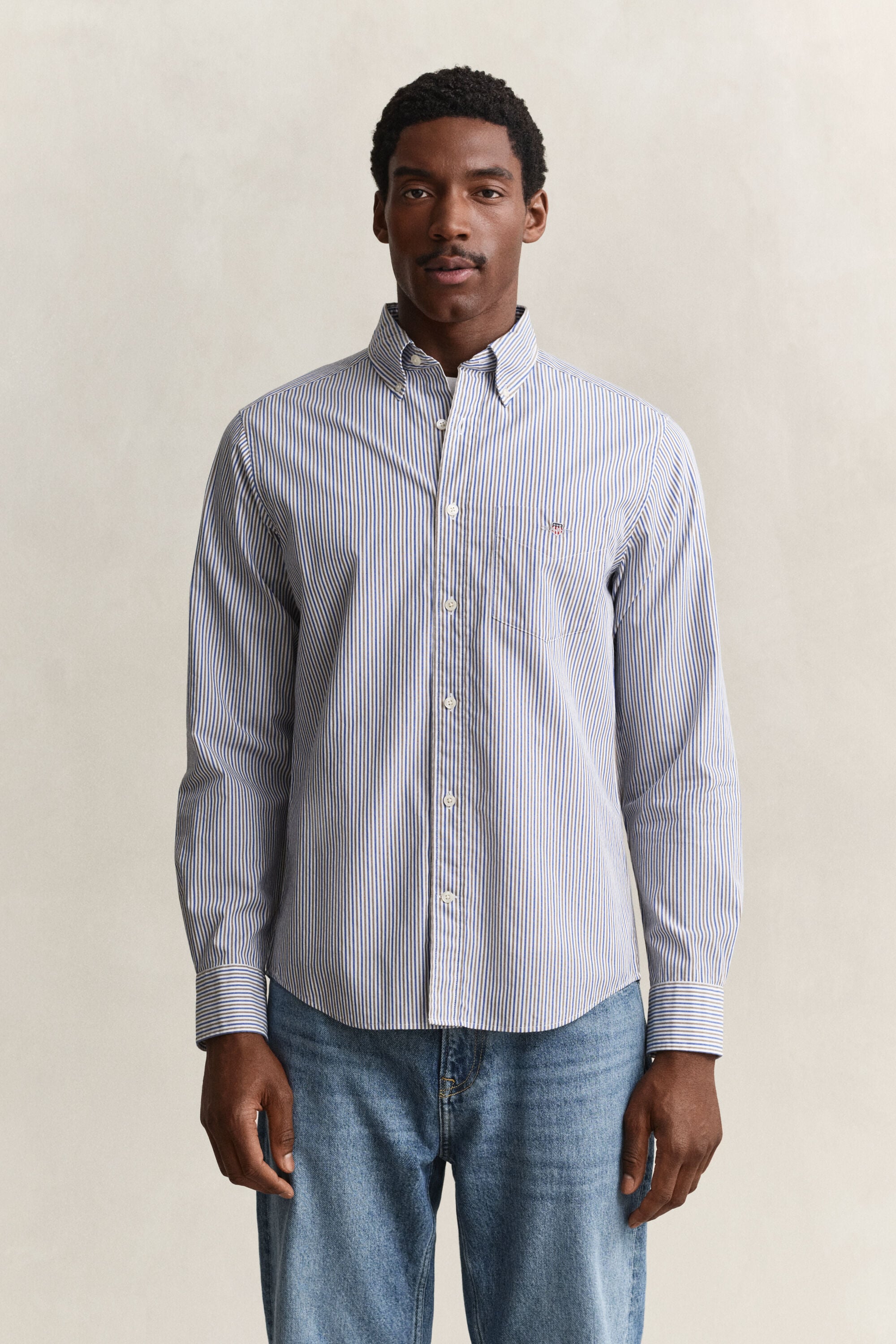 Camisa em popelina às riscas