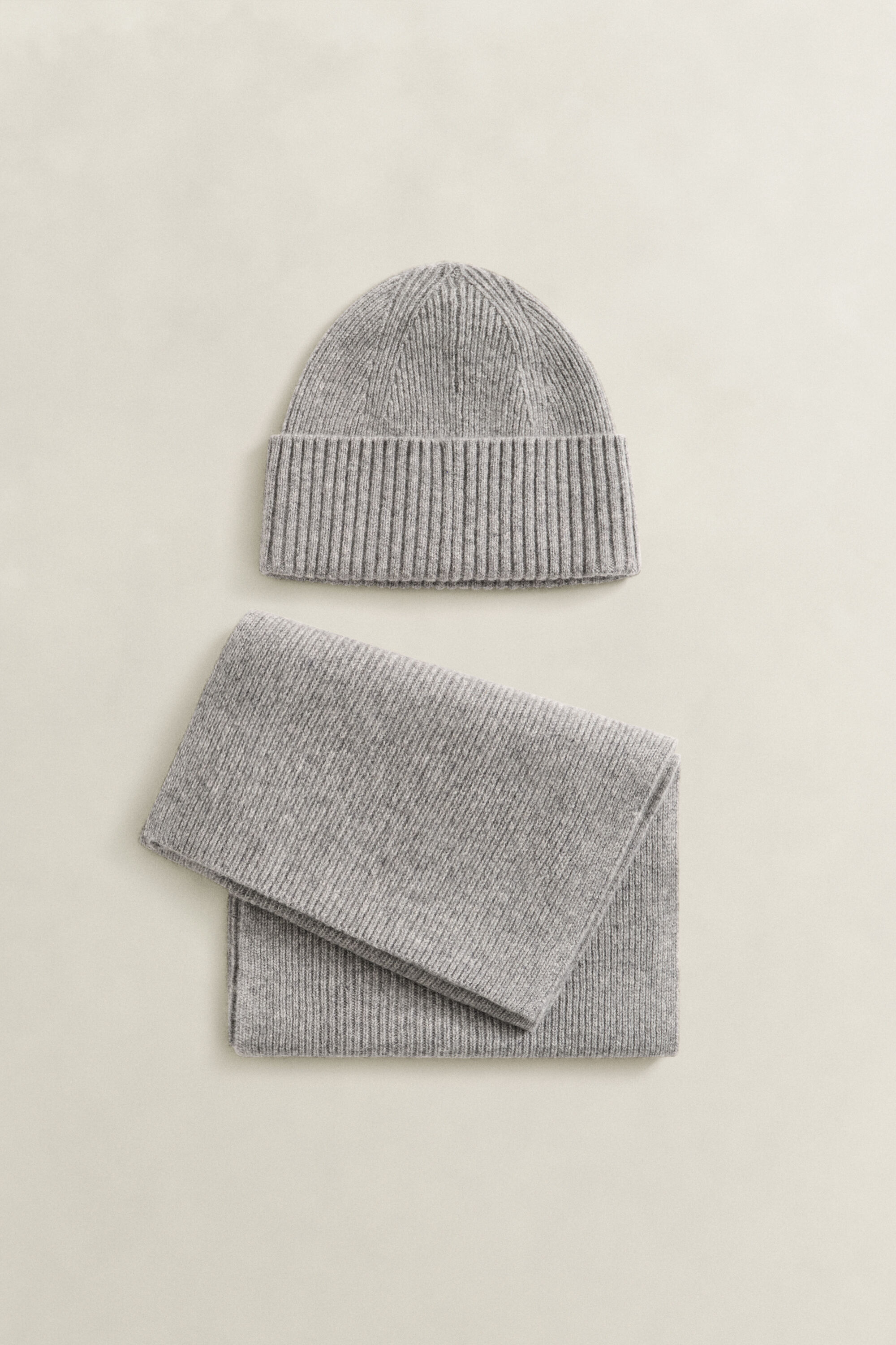 Conjunto de oferta com gorro e cachecol em caxemira