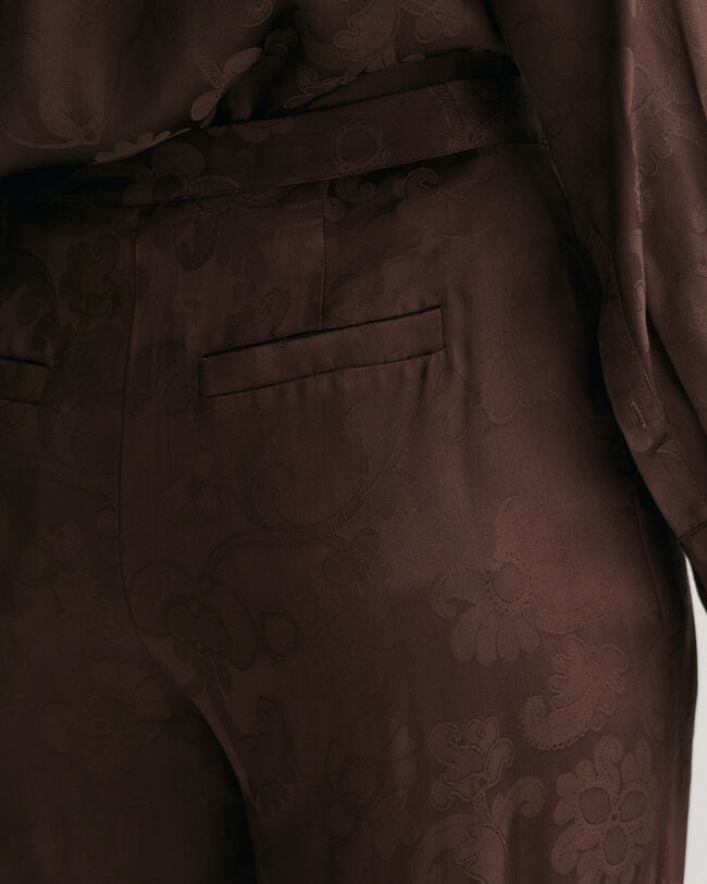 Cal&ccedil;as com padr&atilde;o de renda em Jacquard com perna larga