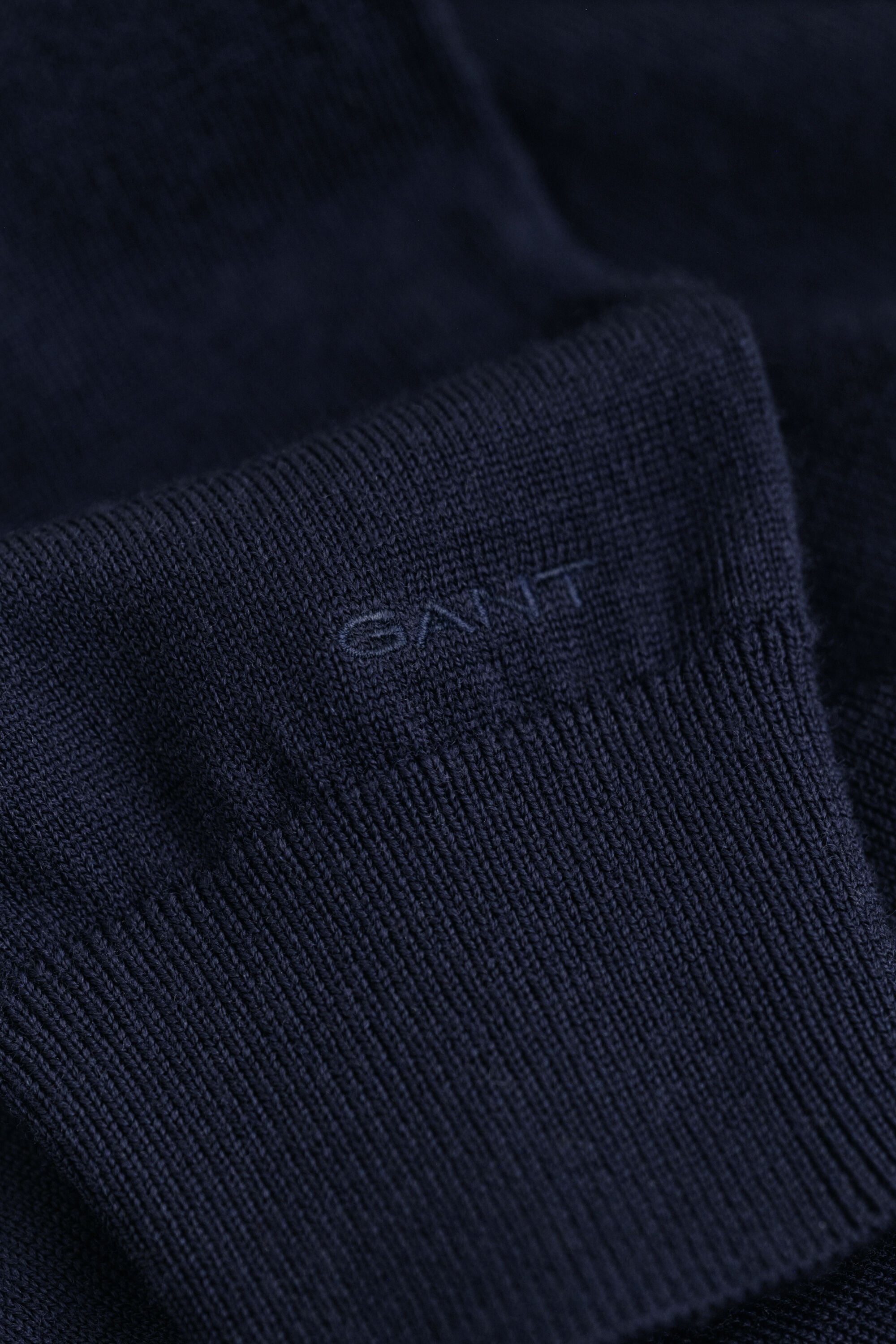 Camisola de gola alta em lã de merino extrafina