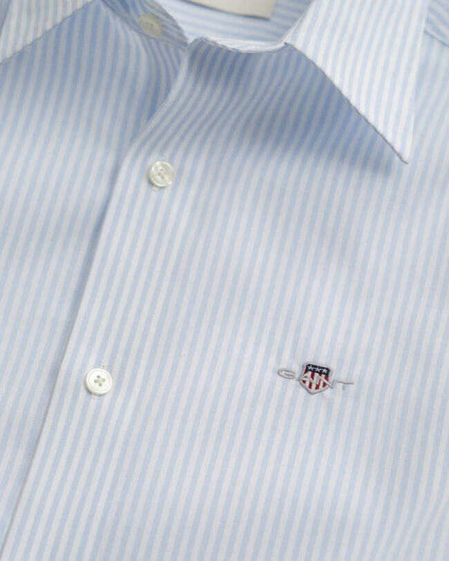 Camisa em popelina às riscas slim fit