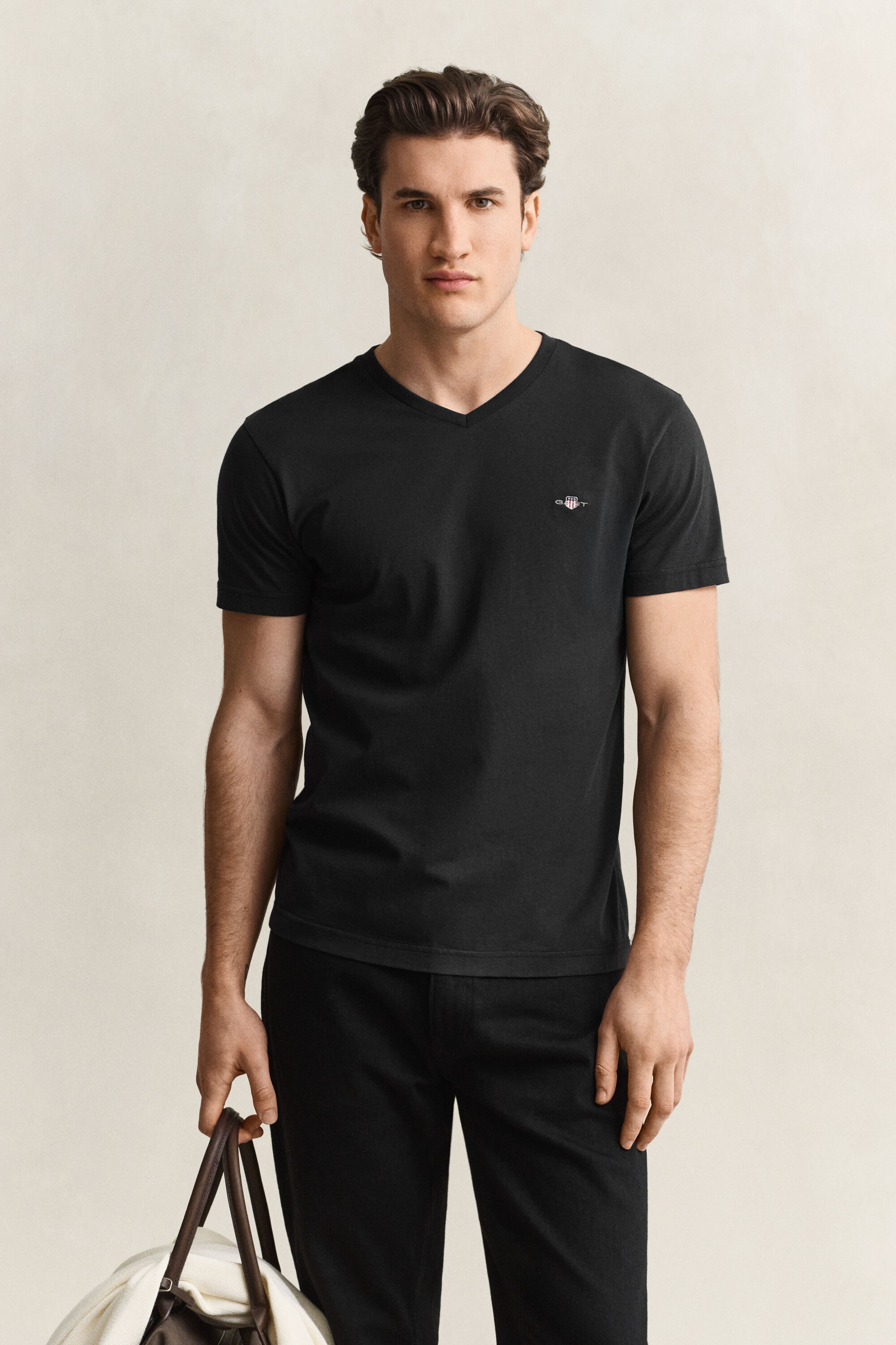 T-shirt com decote em V Shield