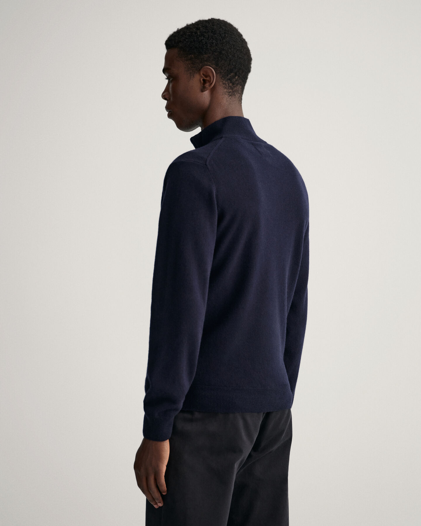 Casaco com fecho em lã extrafina