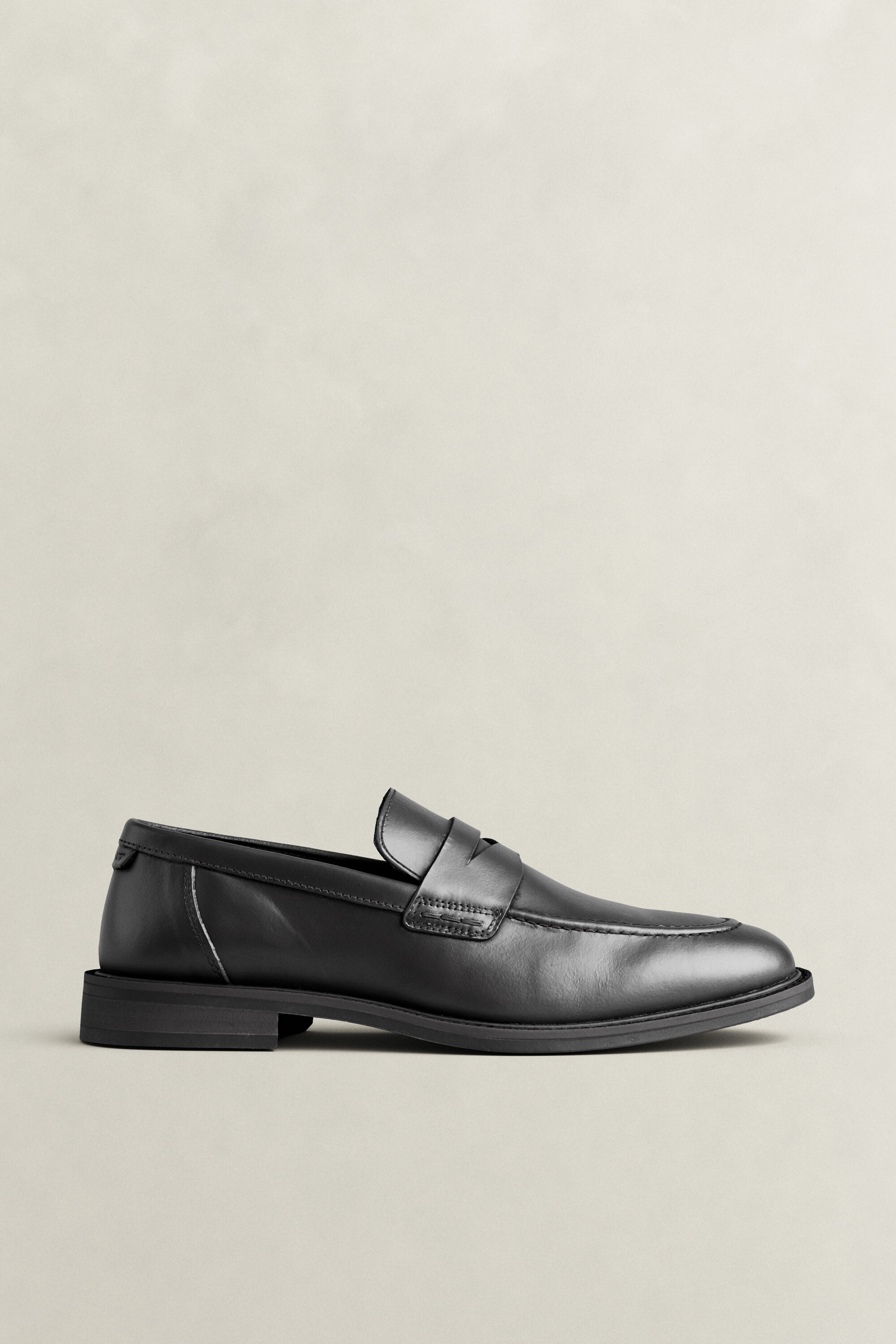 Loafers em pele Lozham