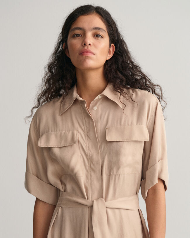 Vestido-camisa de manga curta com bolsos com aba