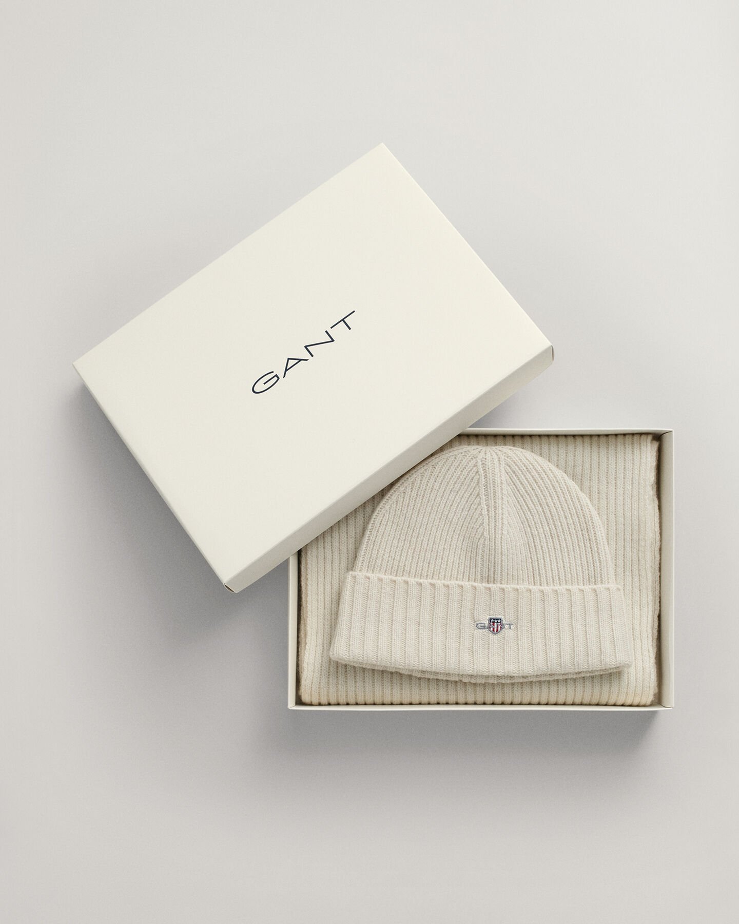 Conjunto de oferta com gorro e cachecol Shield