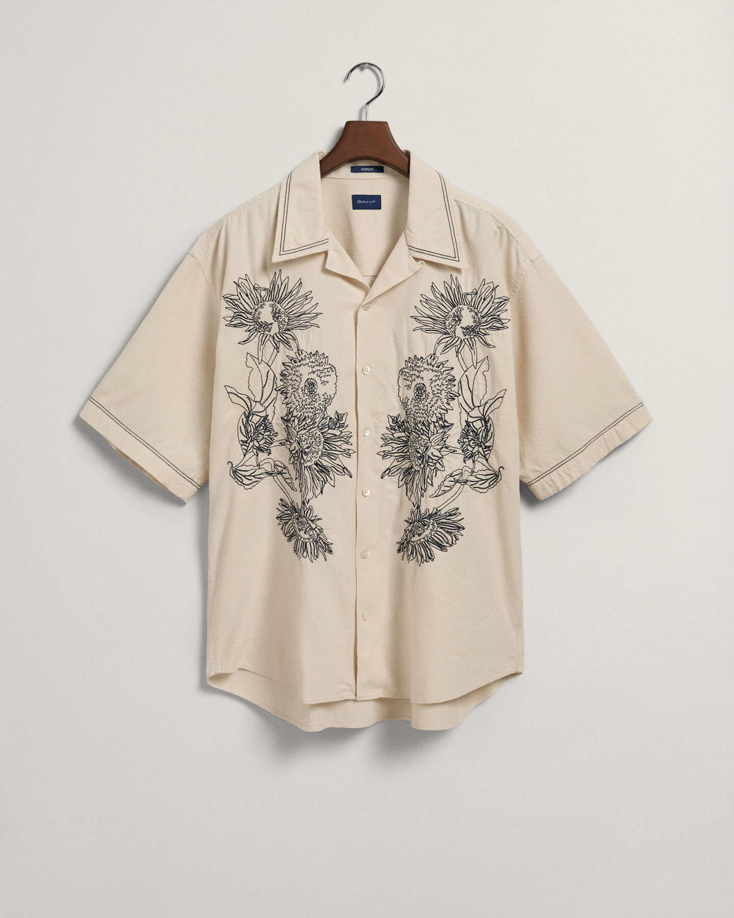 Camisa de manga curta bordada oversized