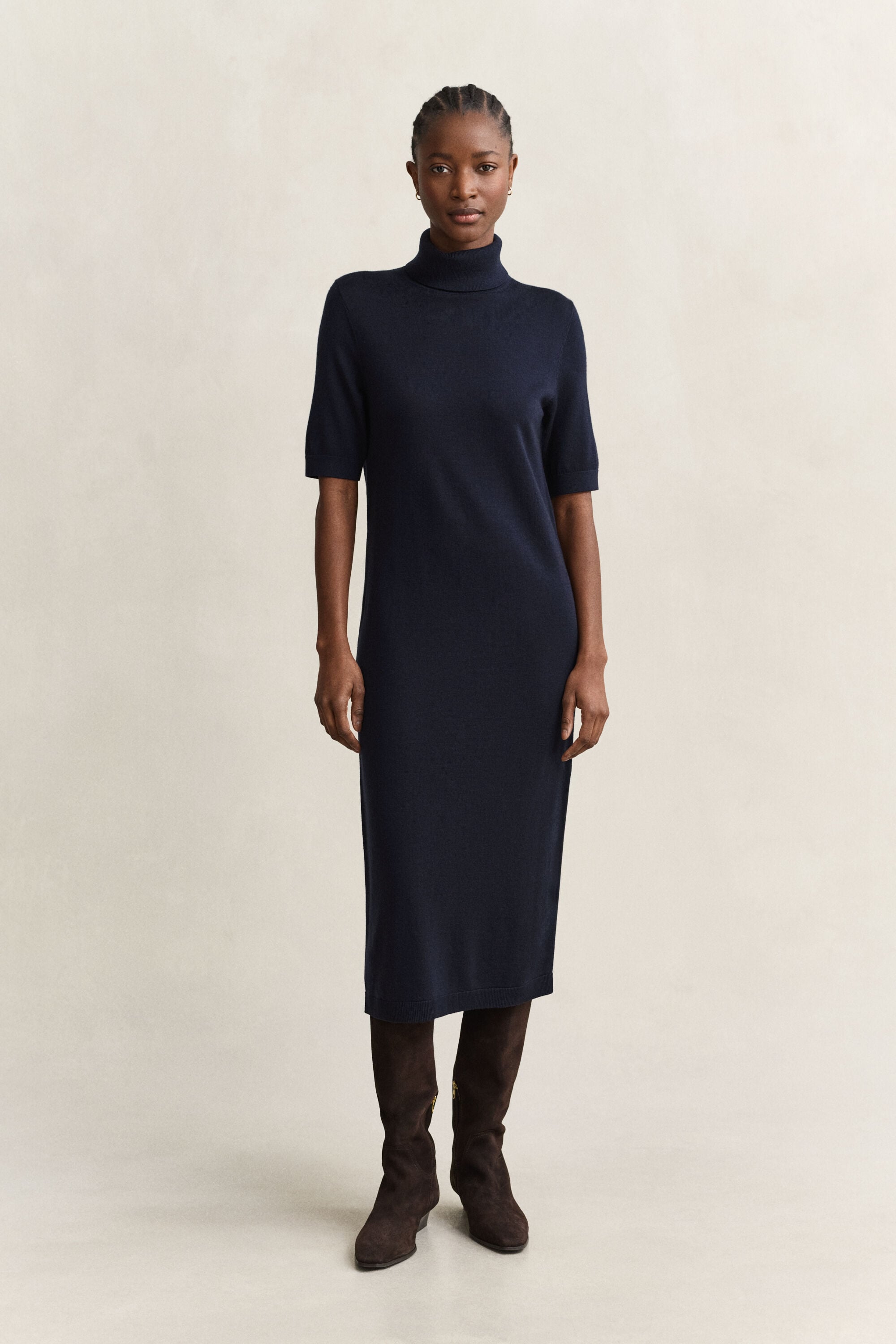 Vestido de gola alta em lã de merino