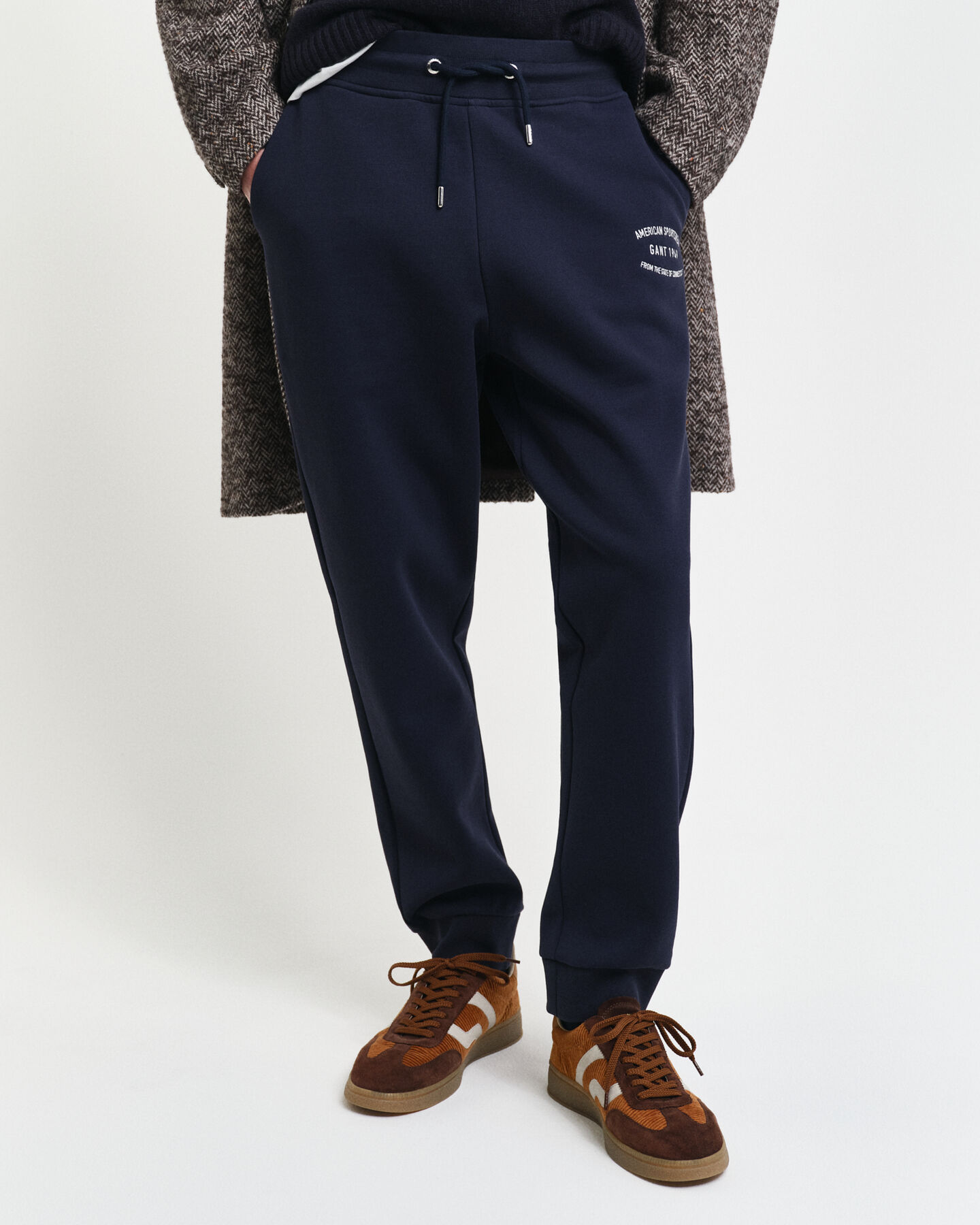 Calças desportivas com grafismo pequeno