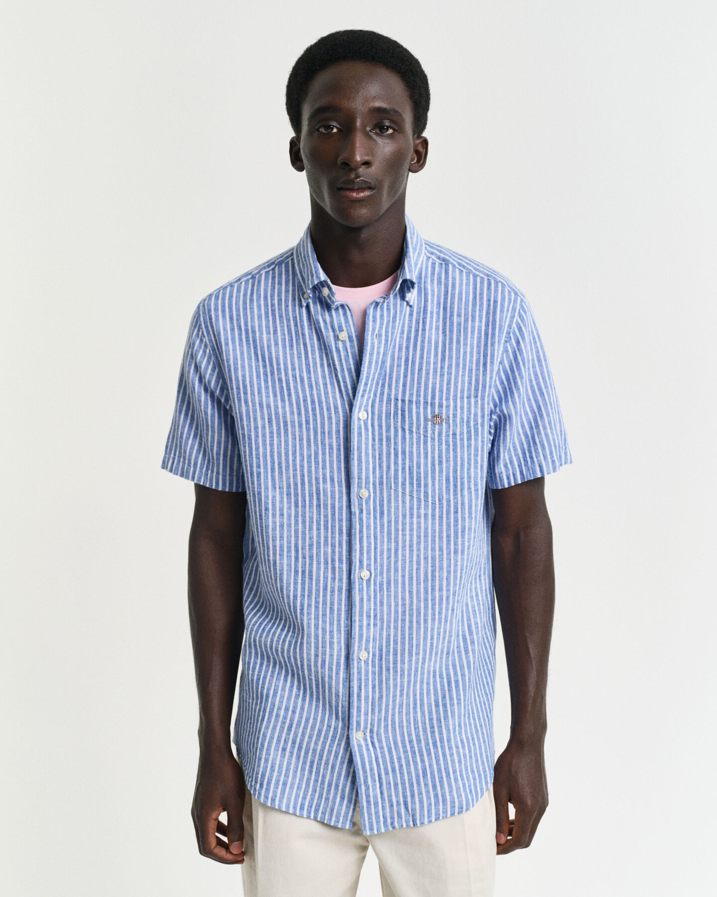 Camisa de manga curta em linho e algodão às riscas regular fit