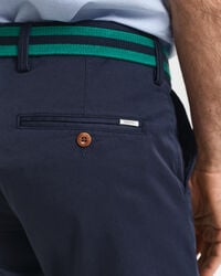Calças chino em sarja slim fit