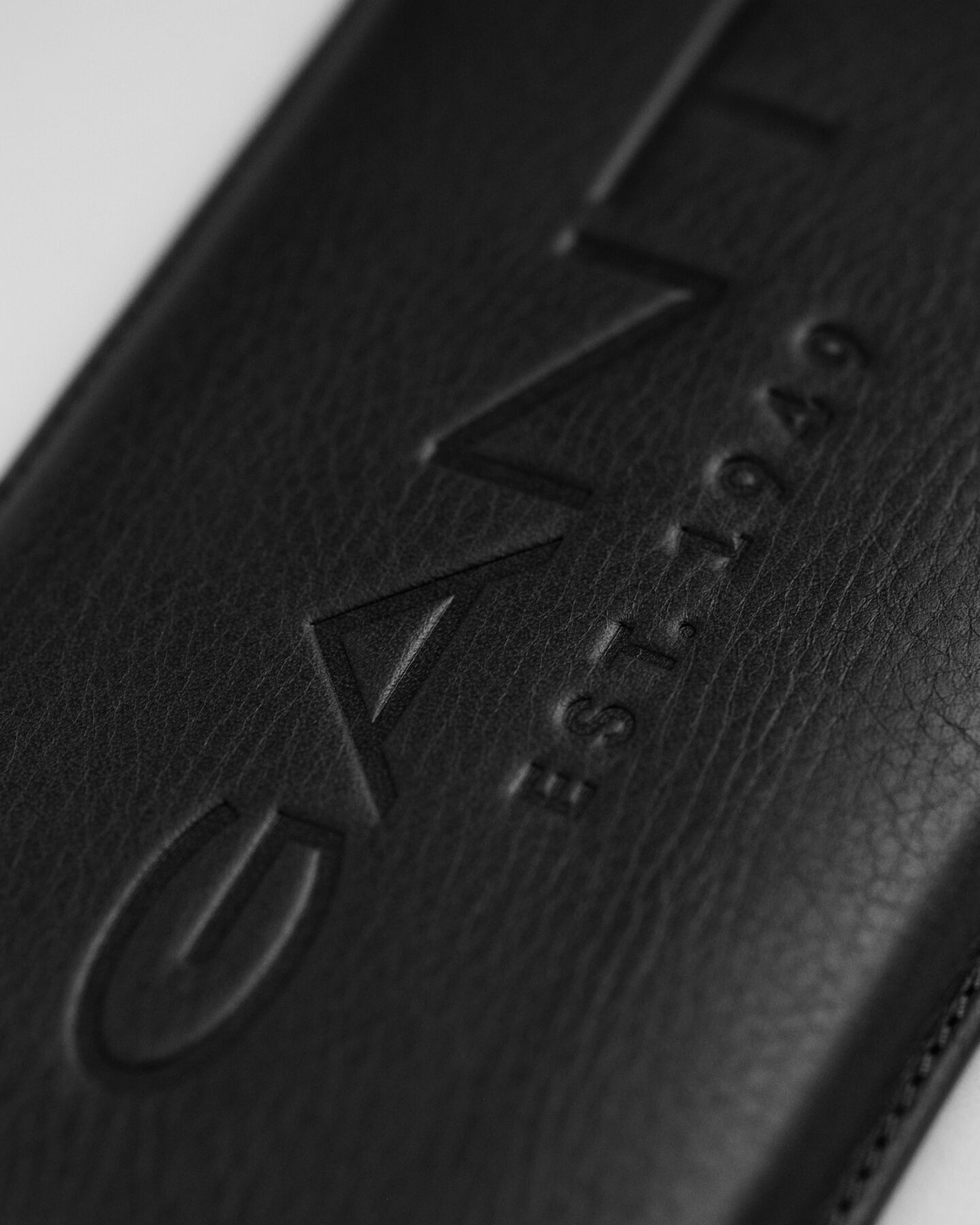 Bolsa de pescoço em pele