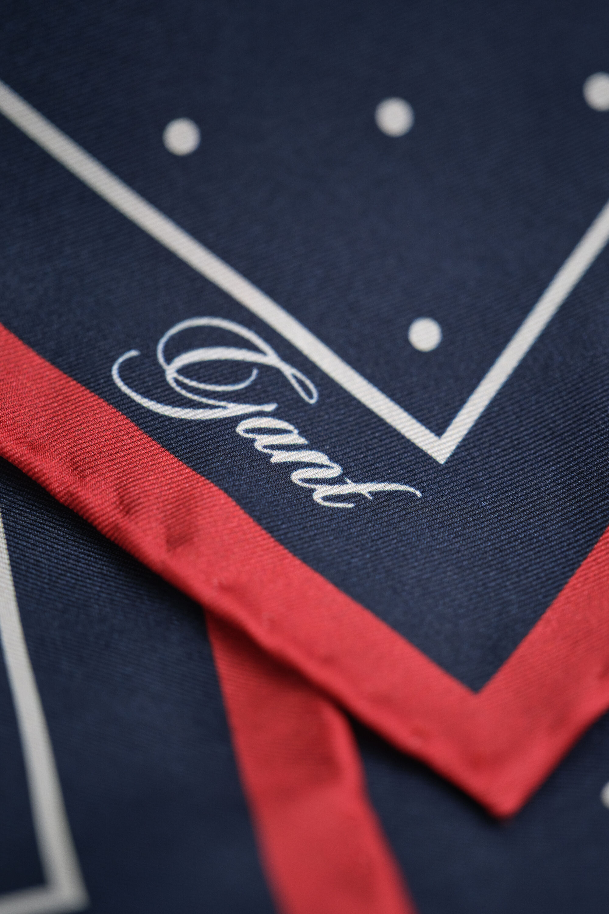 Lenço de bolso às bolinhas