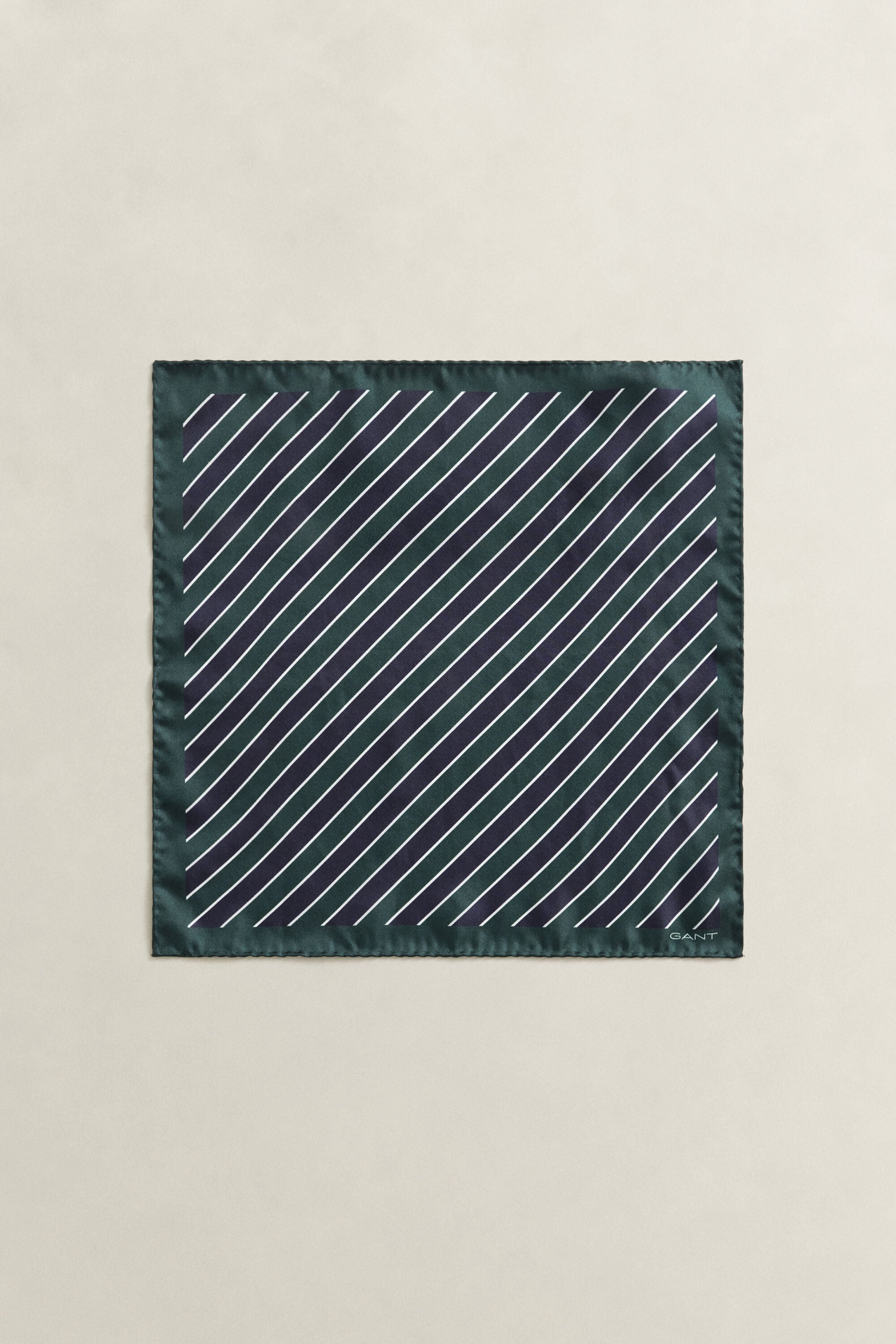 Lenço de bolso às riscas