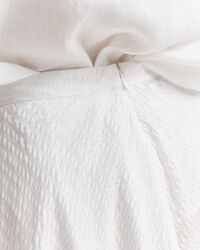 Saia Seersucker às riscas no mesmo tom