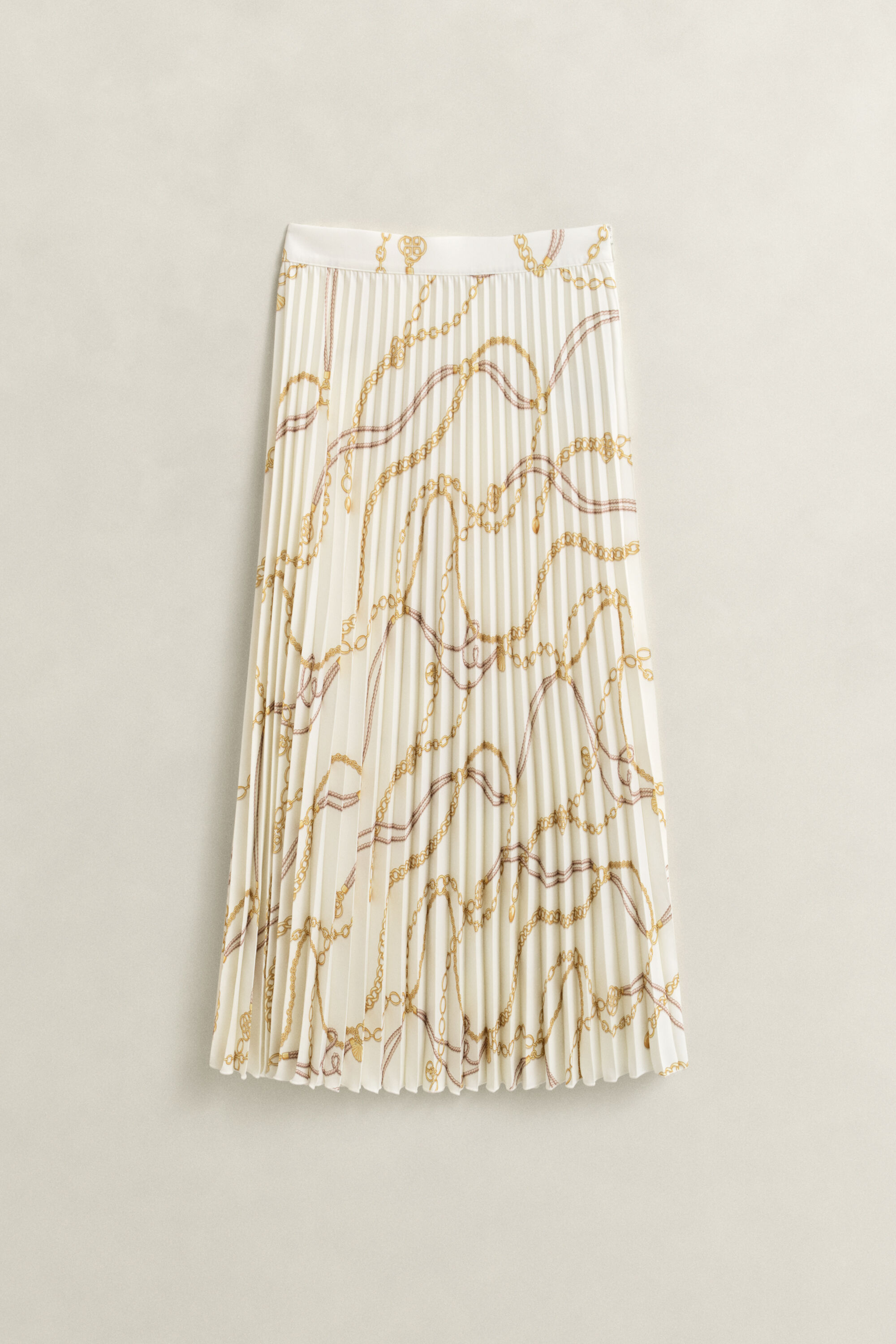 Saia de comprimento médio estampada e com pregas