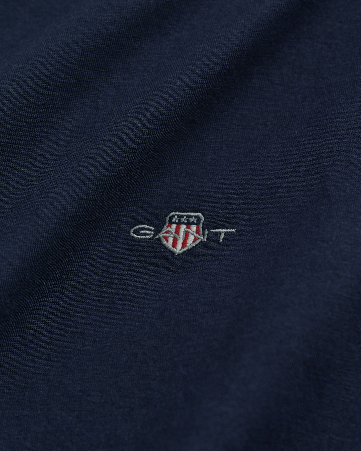 T-shirt com decote em V Shield slim fit